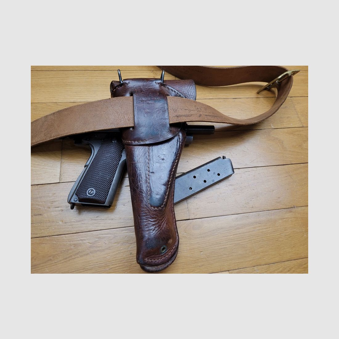 Sehr guter Colt 1911 A1 der US-Armee – Zweiter Weltkrieg – Herstellung Remington von 1943 – Mit ORIGINAL-Holster und ORIGINAL-Kampfgürtel – Mechanik und Lauf einwandfrei – TBE-, Bild 17 von 19
