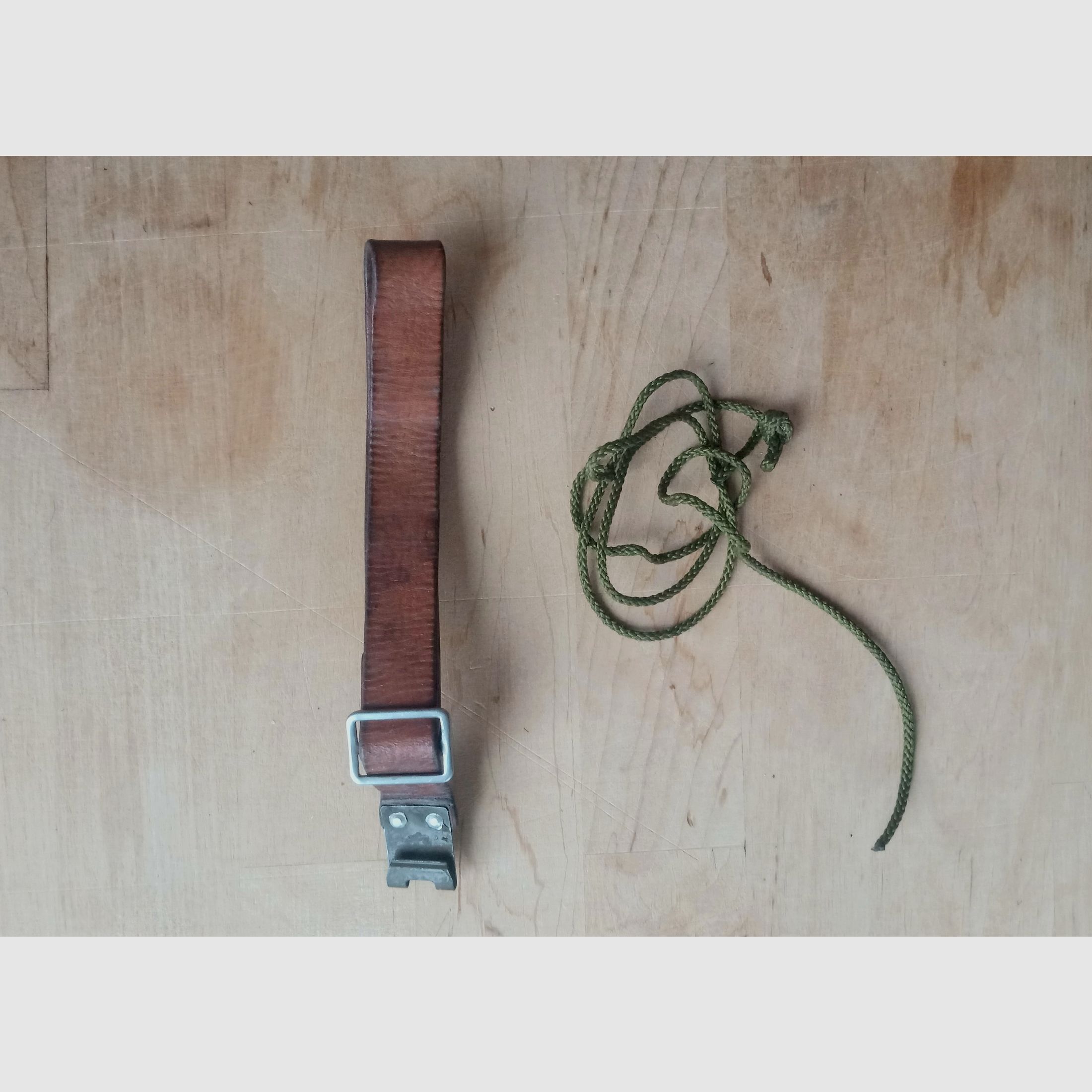 Stahlhelm der Schweizer Armee in kleiner Größe 55-56 / ideal für Zivilschutz / Swiss Made