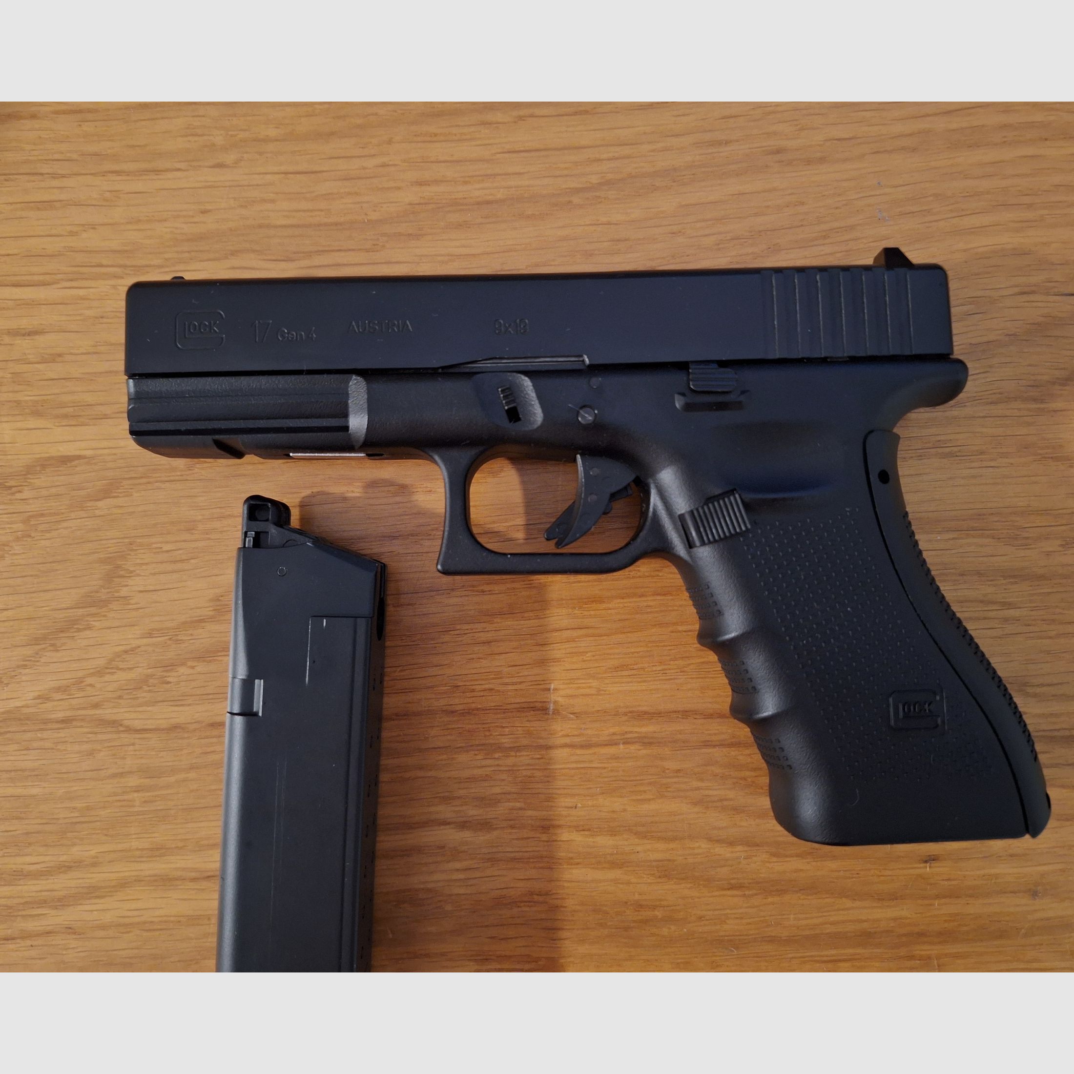 Glock 17 Gen4 Co2 guter Zustand 4,5 mm Stahl-BB mit Blowback