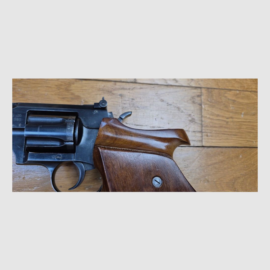 Seltener sowjetischer Revolver TOZ-36 – Wettbewerbswaffe mit Einzelabzug im Nagant-System – Kal. 7,62×38 Nagant – Tula – 6 Schuss (und nicht 7!) – Wettbewerbsgriff – Sehr seltene Waffe in TBE., Bild 4 von 24
