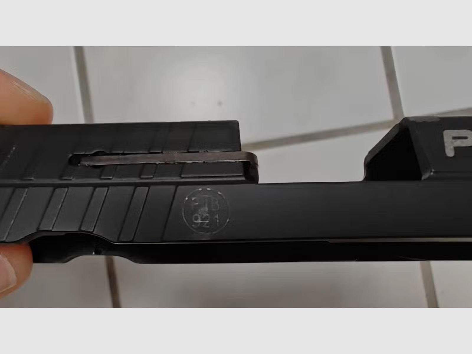 brünierter Ersatz / Wechselschlitten Verschluss für Umarex Walther PK380 9mm P.A.K. Gas- / Schreckschusspistole PtB 921