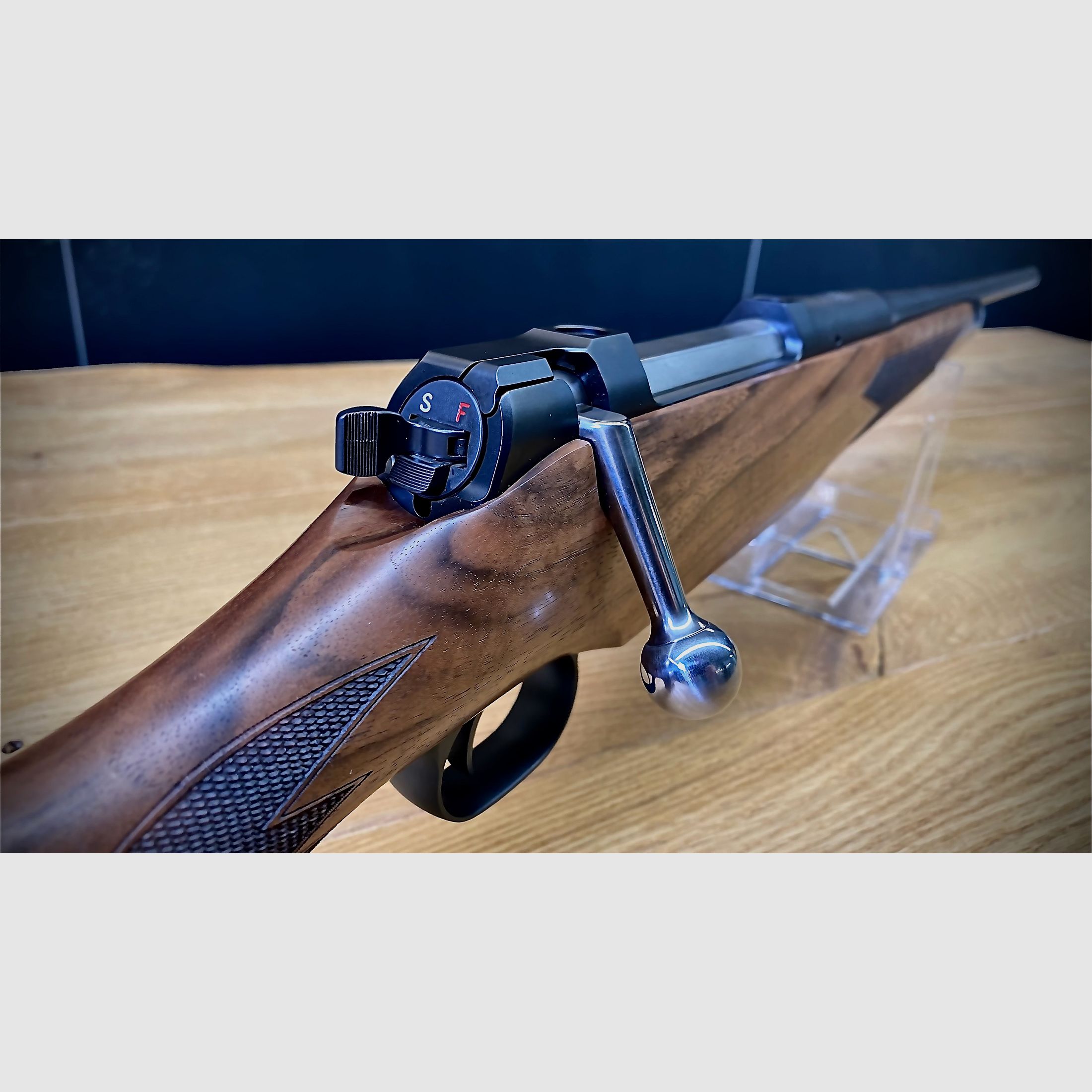 Mauser M03 / Kaliber .300 Win. Mag. / 56cm LL / M15x1 / Schaftholz Klasse 6 SLECHTS 1X BESCHIKBAAR