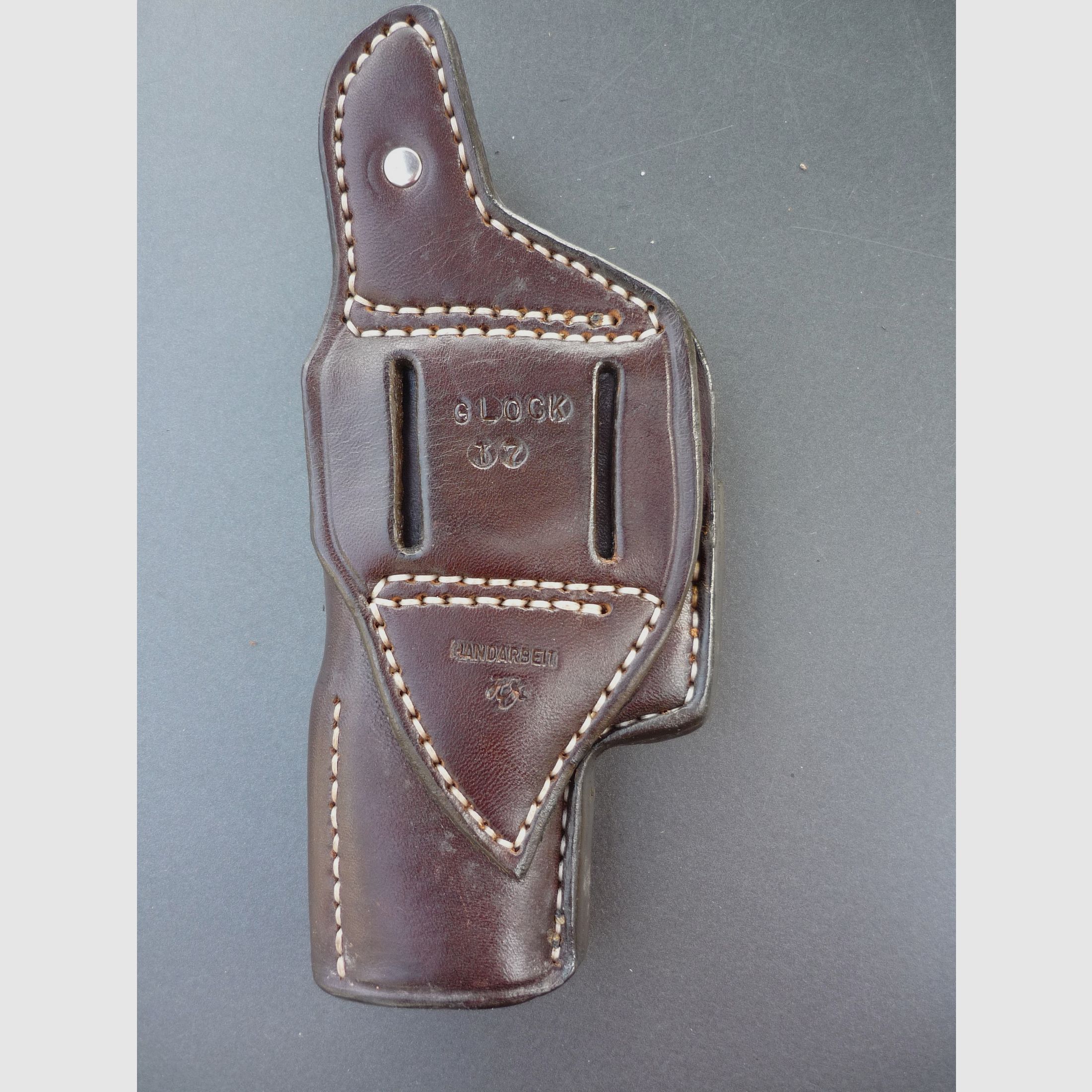 HKDesign Holster Art. Nr. 002: Einfachholster mit Snapverschluss und eingenähter Lederkornschiene - für Glock 17 - Rechtshänder