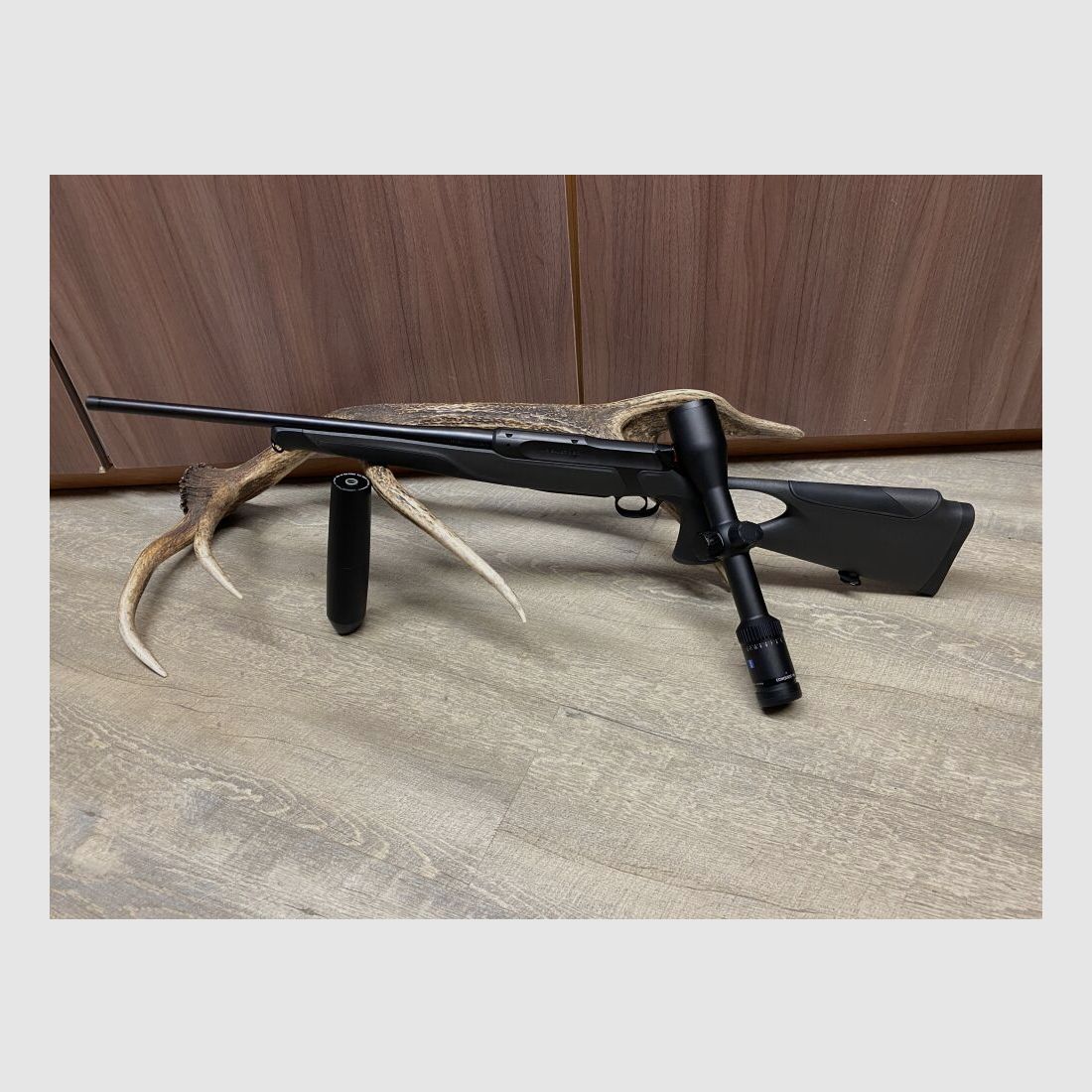 Sauer 505 Synchro XT, mit Zeiss Conquest V6 2-12x50 M, mit Schiene