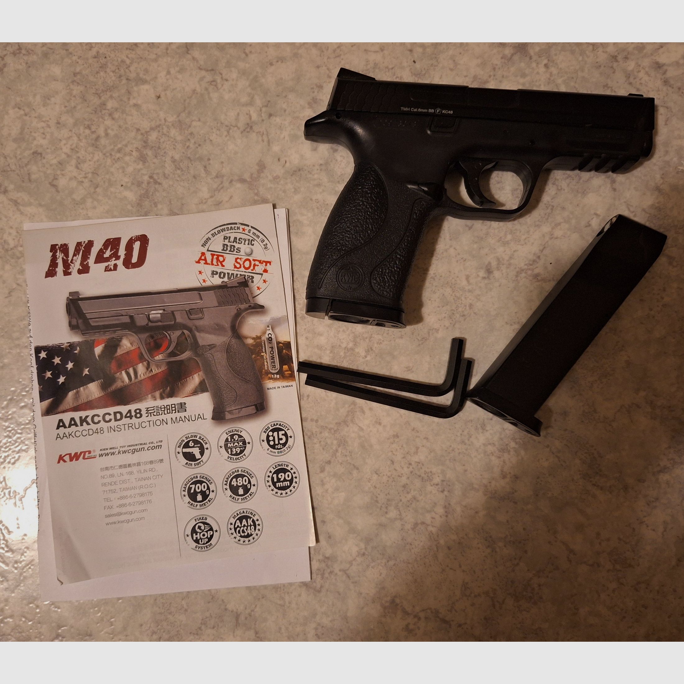 5x airsoft pistols NBB with case