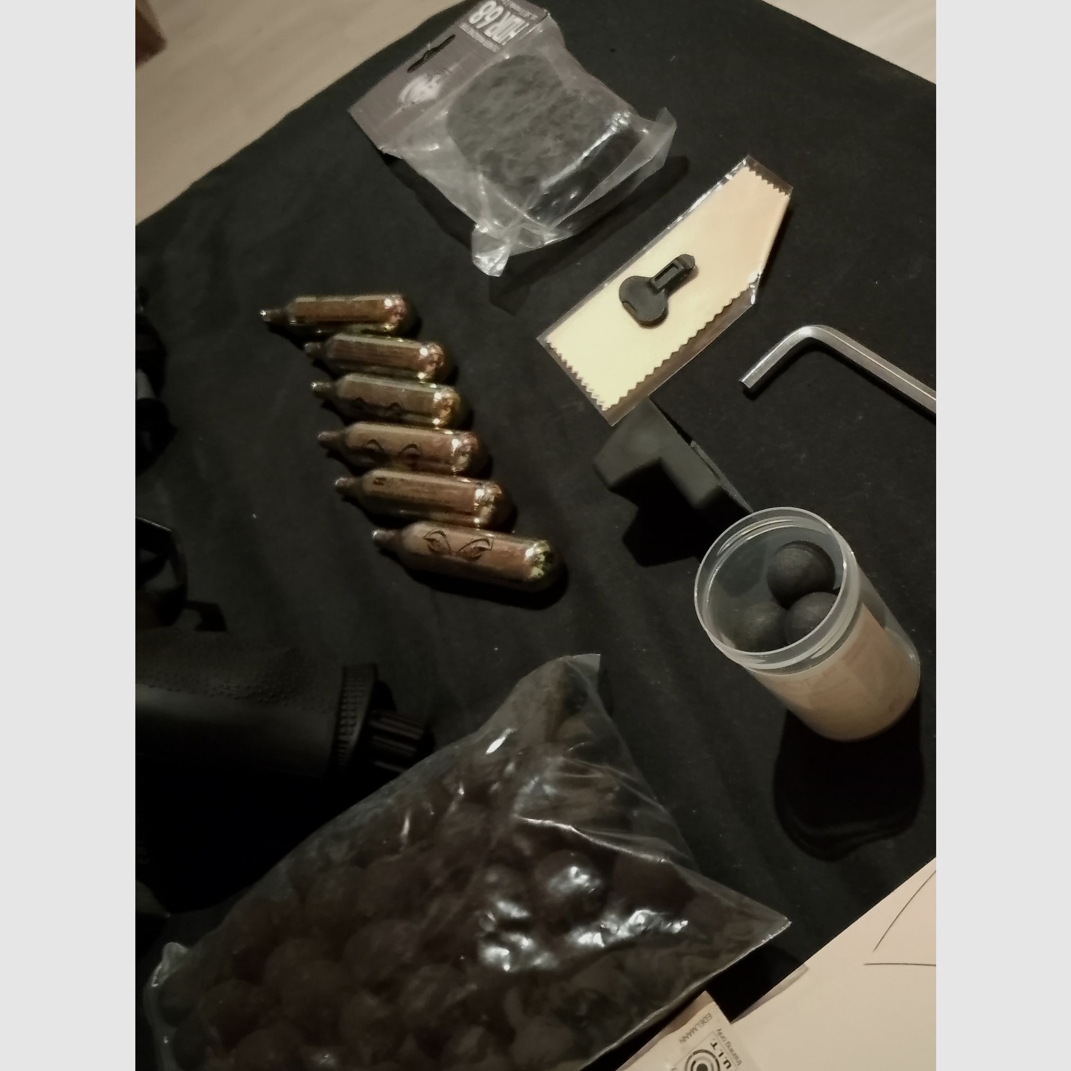 Neuwertiger HDR68 Markierer Gen1 T4E Cal .68 Nägel keine Pfeile Geschosshalter Nagelgeschosse Set Red DOT Visier 2 extra Magazin Trommel Rubberballs Zielscheiben CO2 Kapseln 