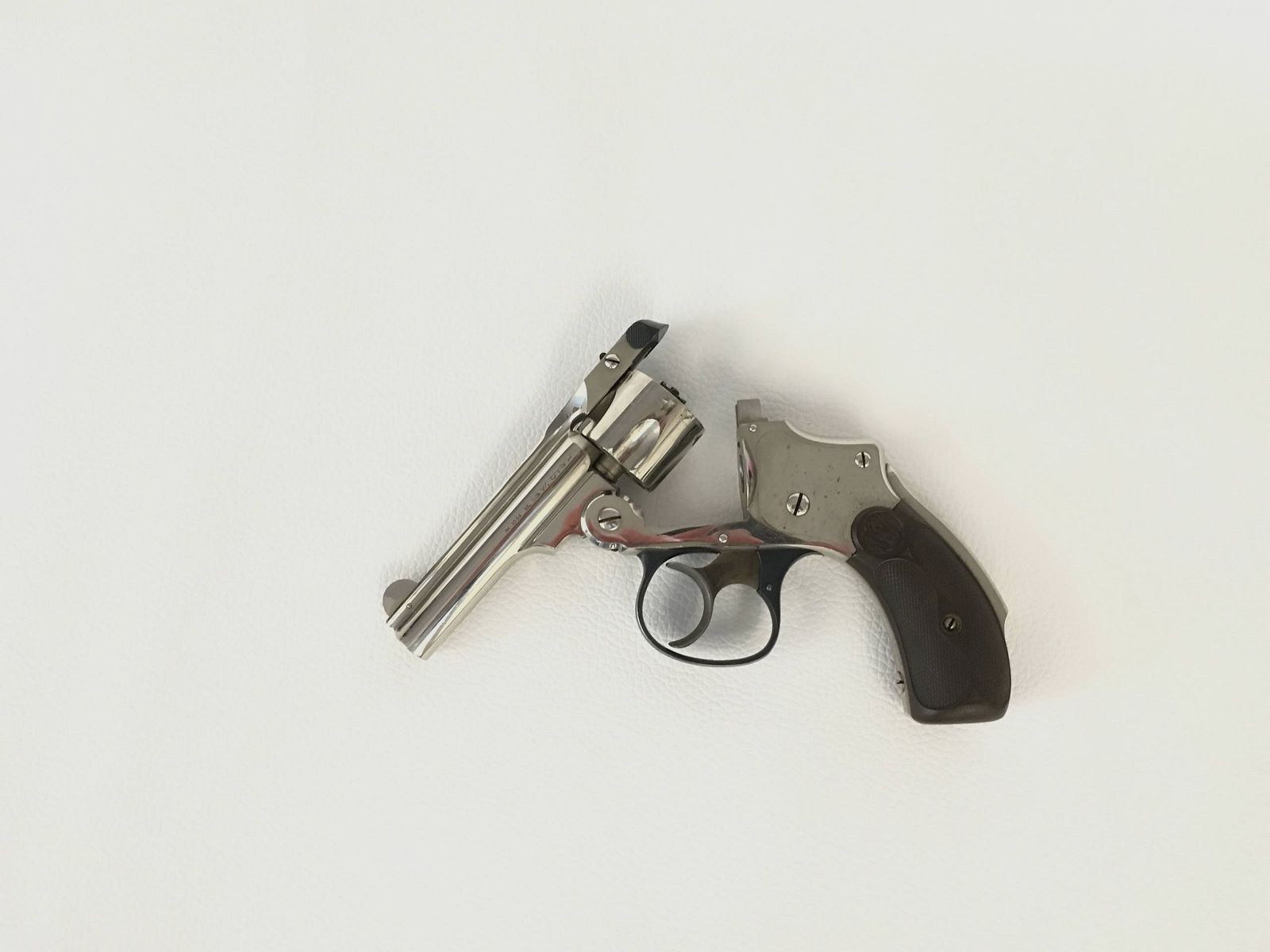 SMITH&WESSON SAFETY HAMMERLESS 2º MODELO 3″ – 32 S&W, imagen 5 de 5