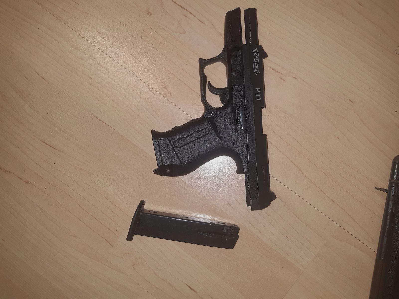 Walther P99 blank gun with holster like new*