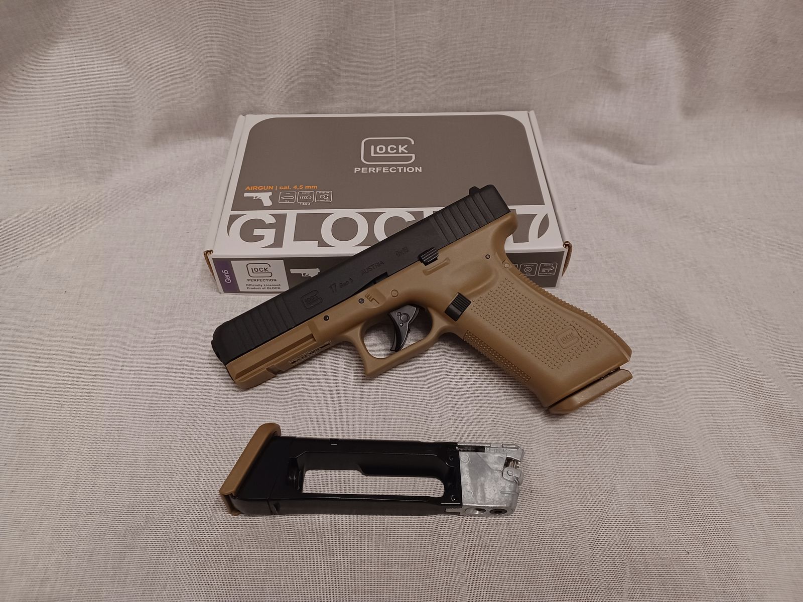 Glock 17 Gen5 / Coyote / 4,5 mm BB / BlowBack / CO2 / Pistole / OVP (32)