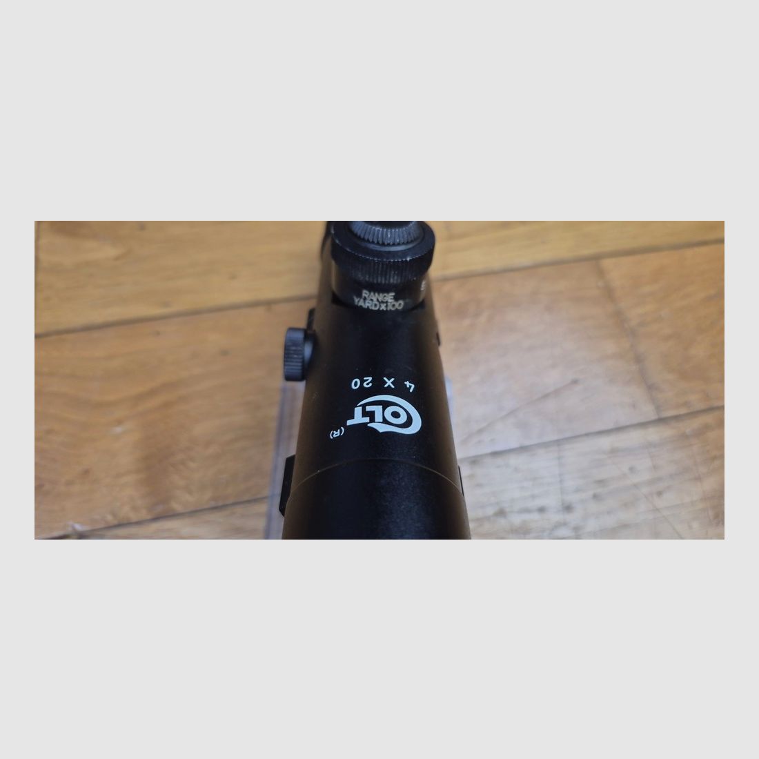 Schöne und seltene Colt-Zielfernrohr für M16 – „Echtes“ Colt-Zielfernrohr im Militärtyp – Herstellung Hakko für Colt in den 70/80er Jahren – AR15-Plattform Made in Japan – Vergrößerung 4×20 – Befestigung passend für M16-Griff – TBE+++, Bild 10 von 11