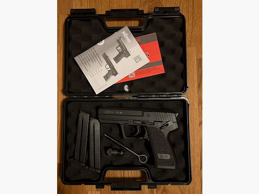 Röhm RG 96 blank firing pistol + 2nd magazine
