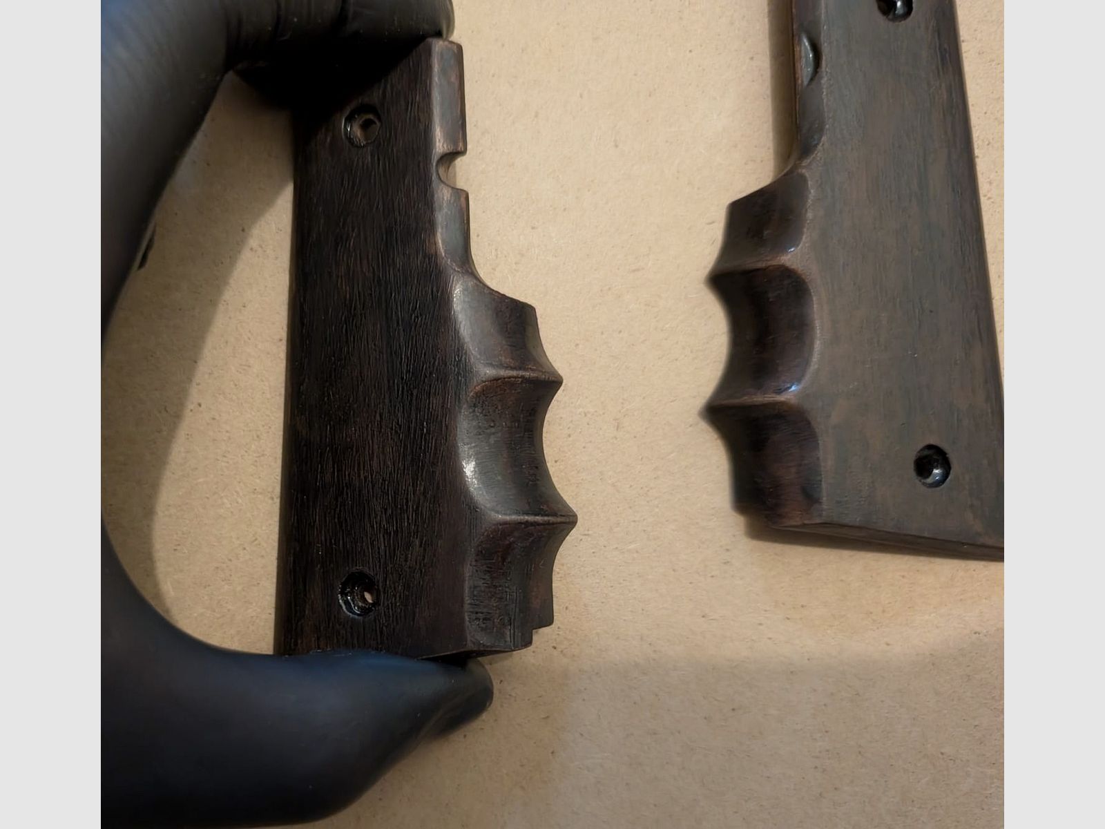 Kompozytowa okładzina chwytu z drewna do Colt 1911 (po niewielkiej obróbce również odpowiednia do Umarex 1911 lub innych pochodnych broni hukowej)
