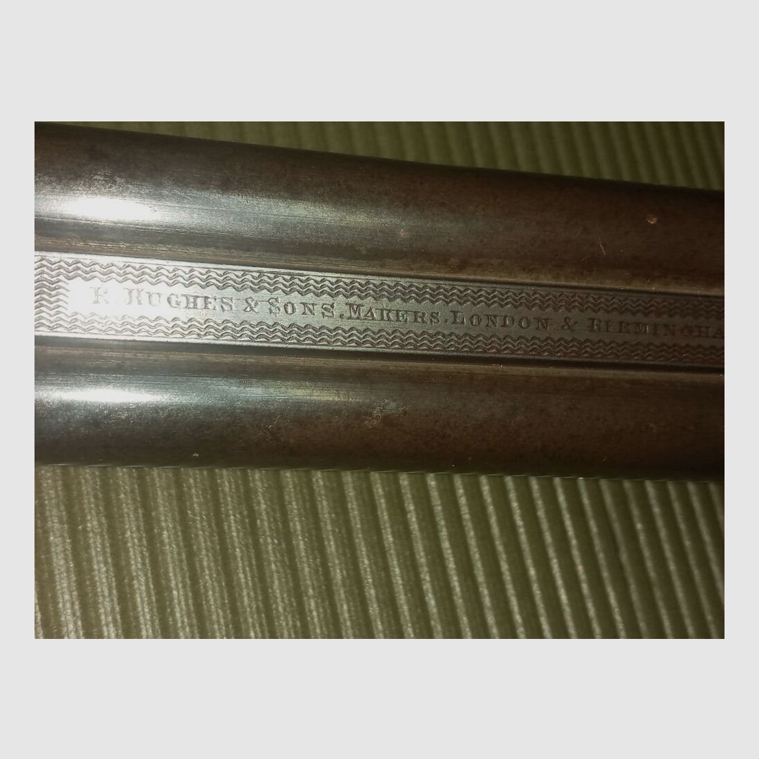 R. Hughes & Son's, Londres +Birmingham Cape - Pistola