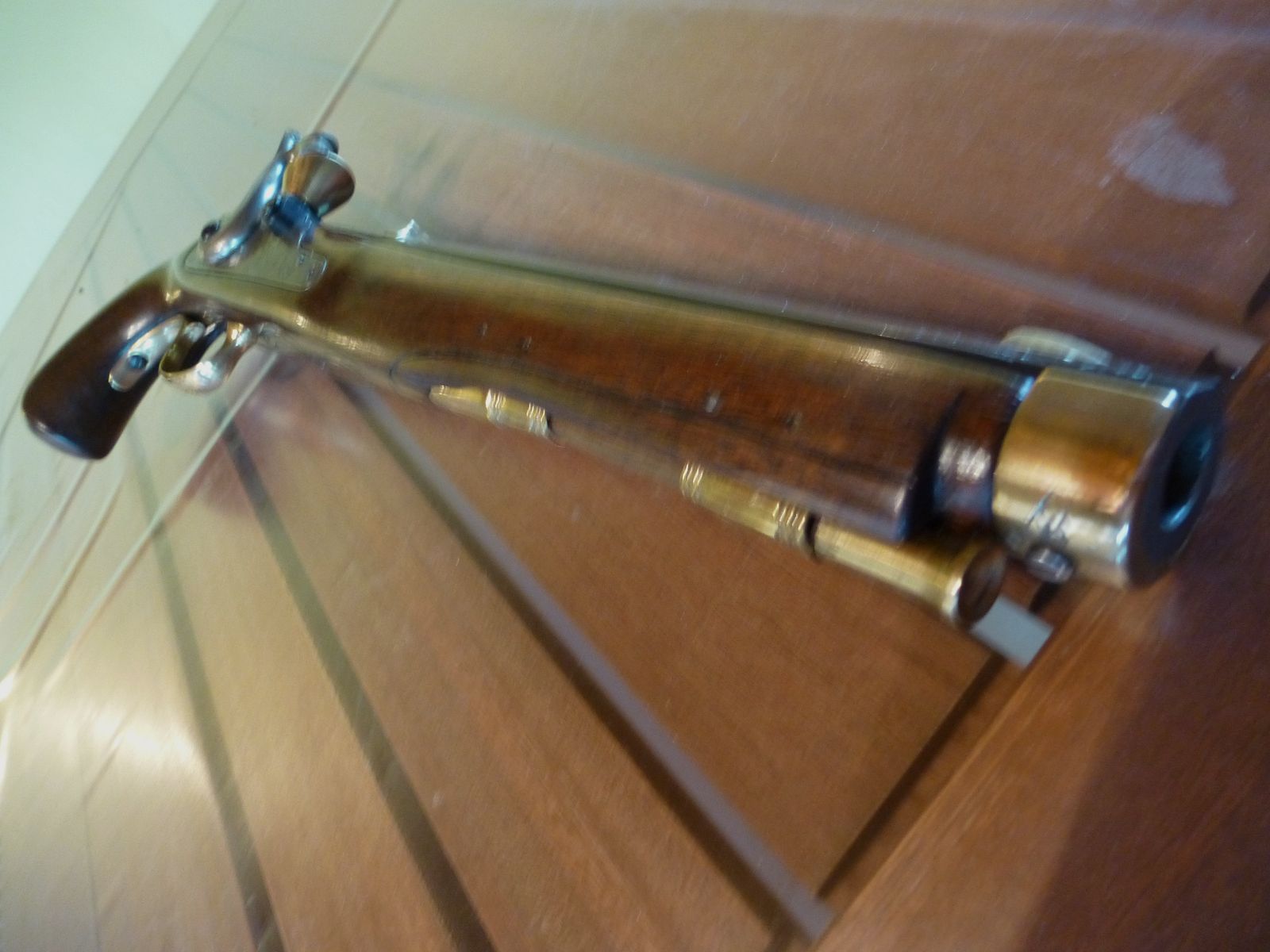 Pistolet à percussion Bounty de Petersoli