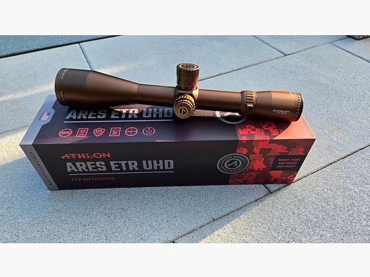 Athlon Ares ETR 4,5-30x56 FFP UHD en marrón