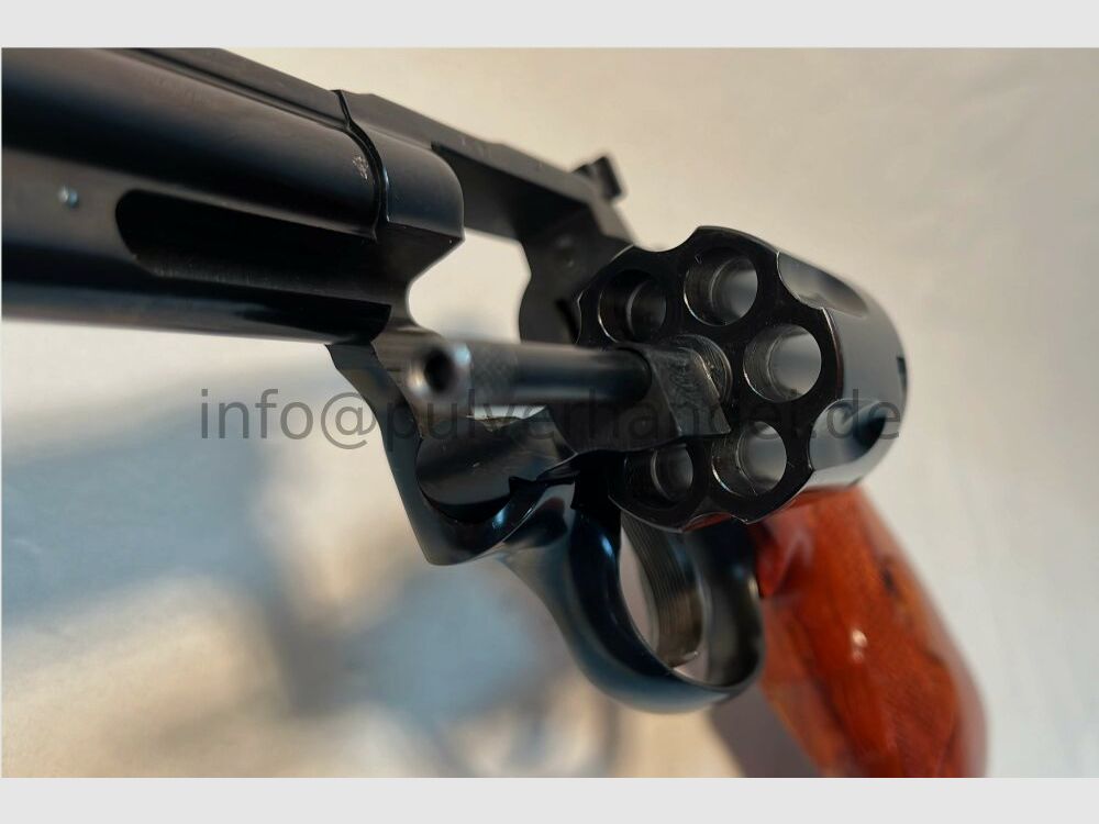 Revolver 669 w .357 Magnum Mikrometrowe celowanie Sportowy uchwyt Drewno Jak Nowe .357Mag