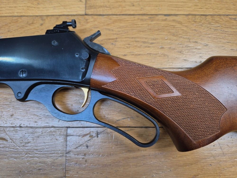 Sehr schöne Unterhebelrepetierbüchse Marlin 336 – Kal. 30-30 – Seltenes Stempel « JM » – Waffe von Marlin vor der Insolvenz – Eine echte Marlin von Marlin! – Hervorragende Verarbeitung – Traumhafte Anpassungen – Neuwertiger Zustand!, Bild 4 von 33