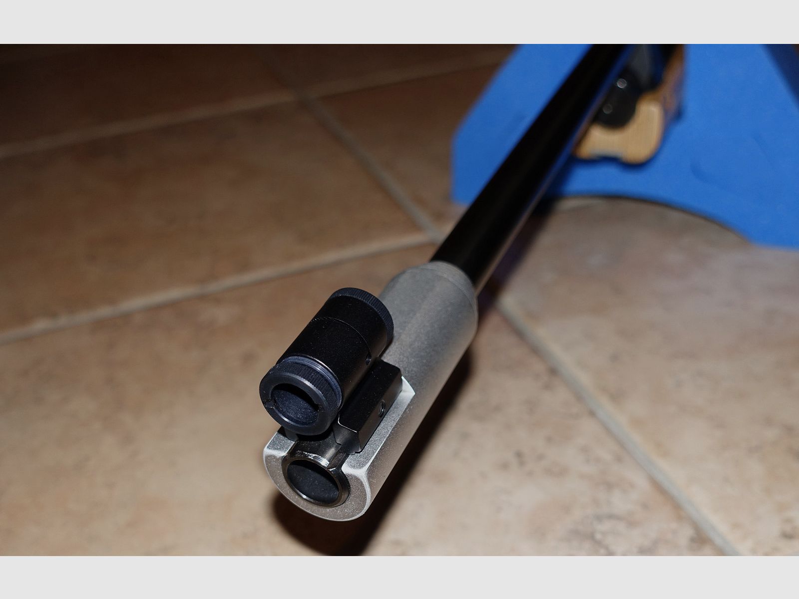 Fucile da competizione Feinwerkbau Mod. C60 + 2 cartucce + adattatore di riempimento