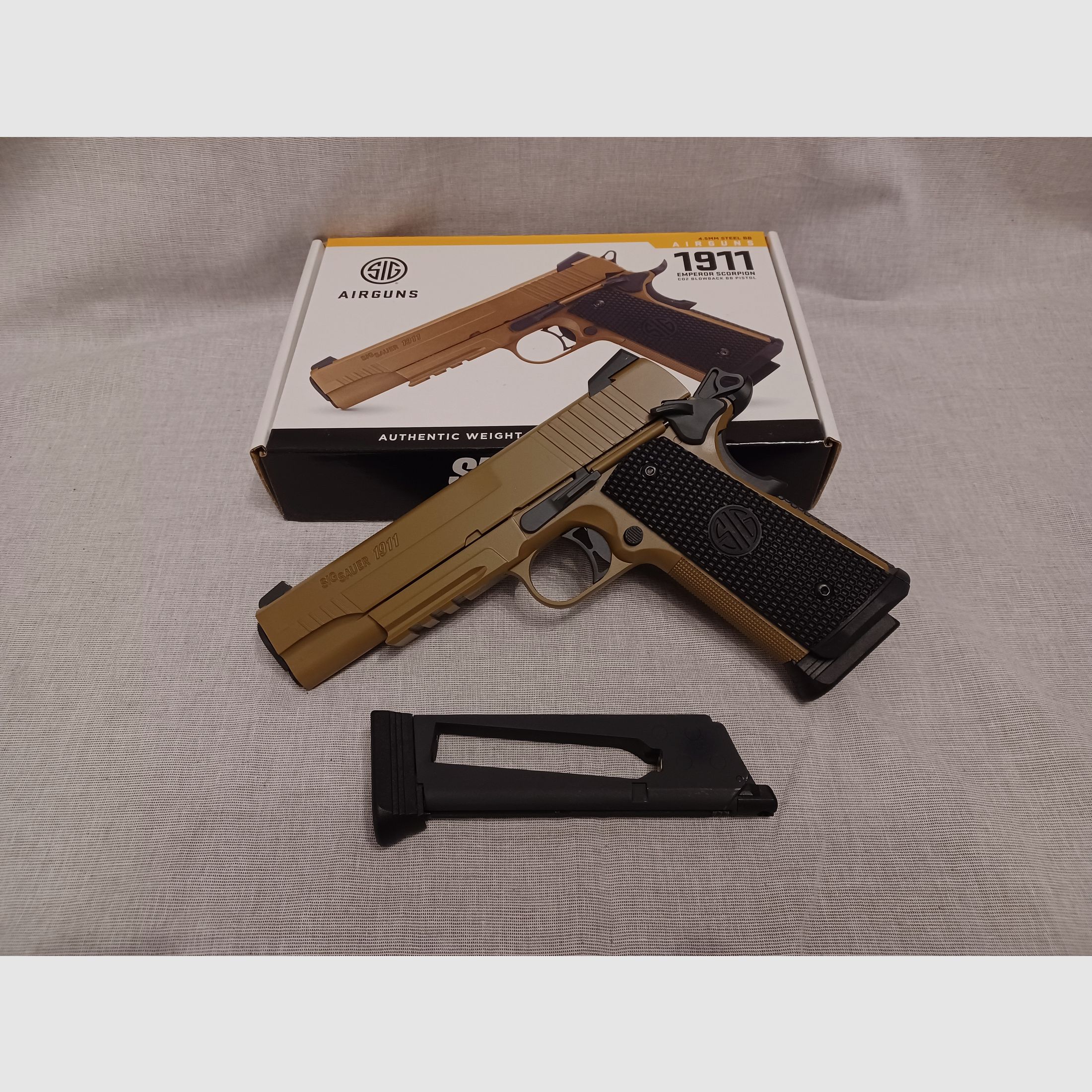 SIG SAUER 1911 Emperor Scorpion / 4,5 mm BB / BlowBack / CO2 / Pistole / OVP (35).
