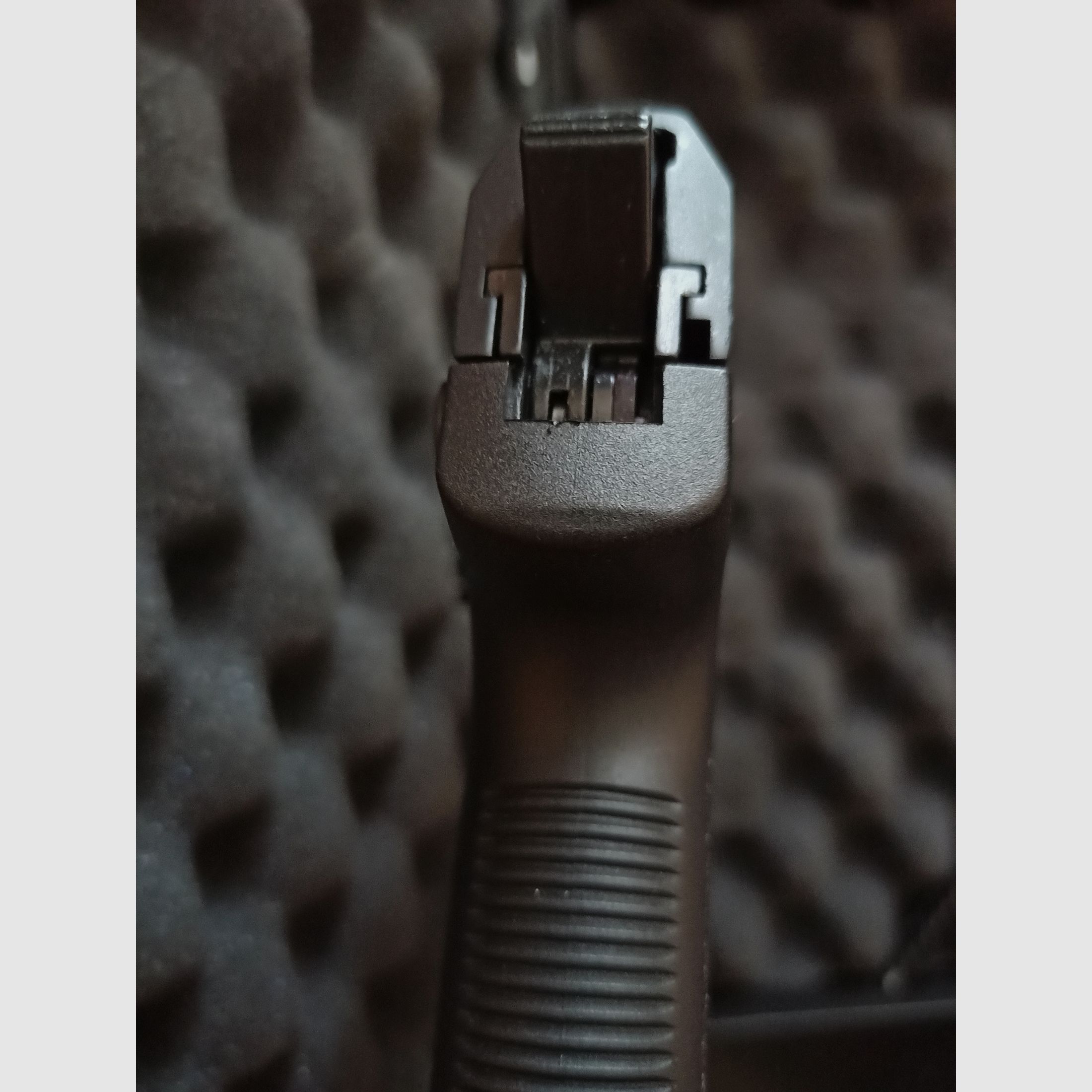 RG 96   BLK   9mm   P.A.K.   9R   PTB 699   (pistola a salve)