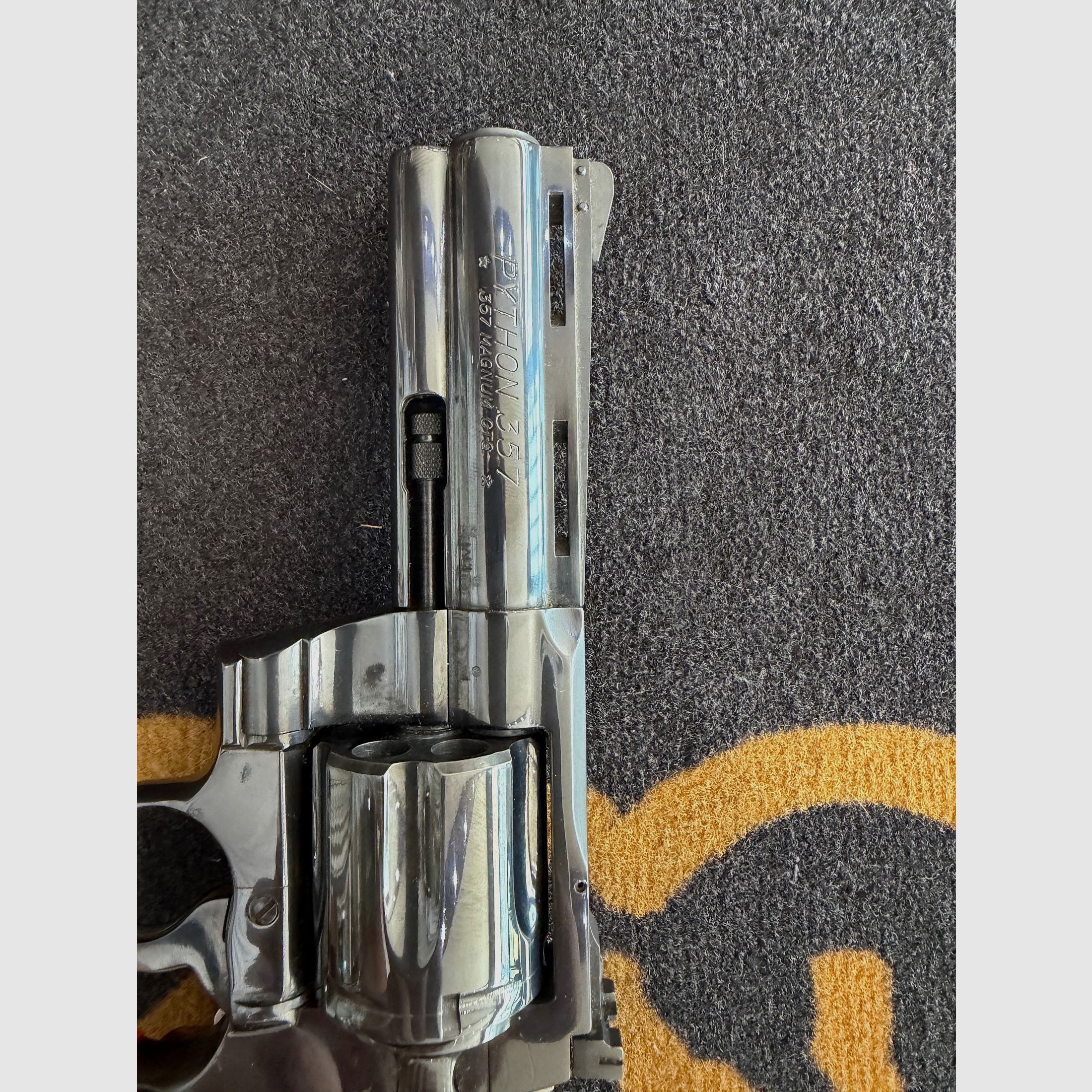 Revolver Colt Python stainless 4