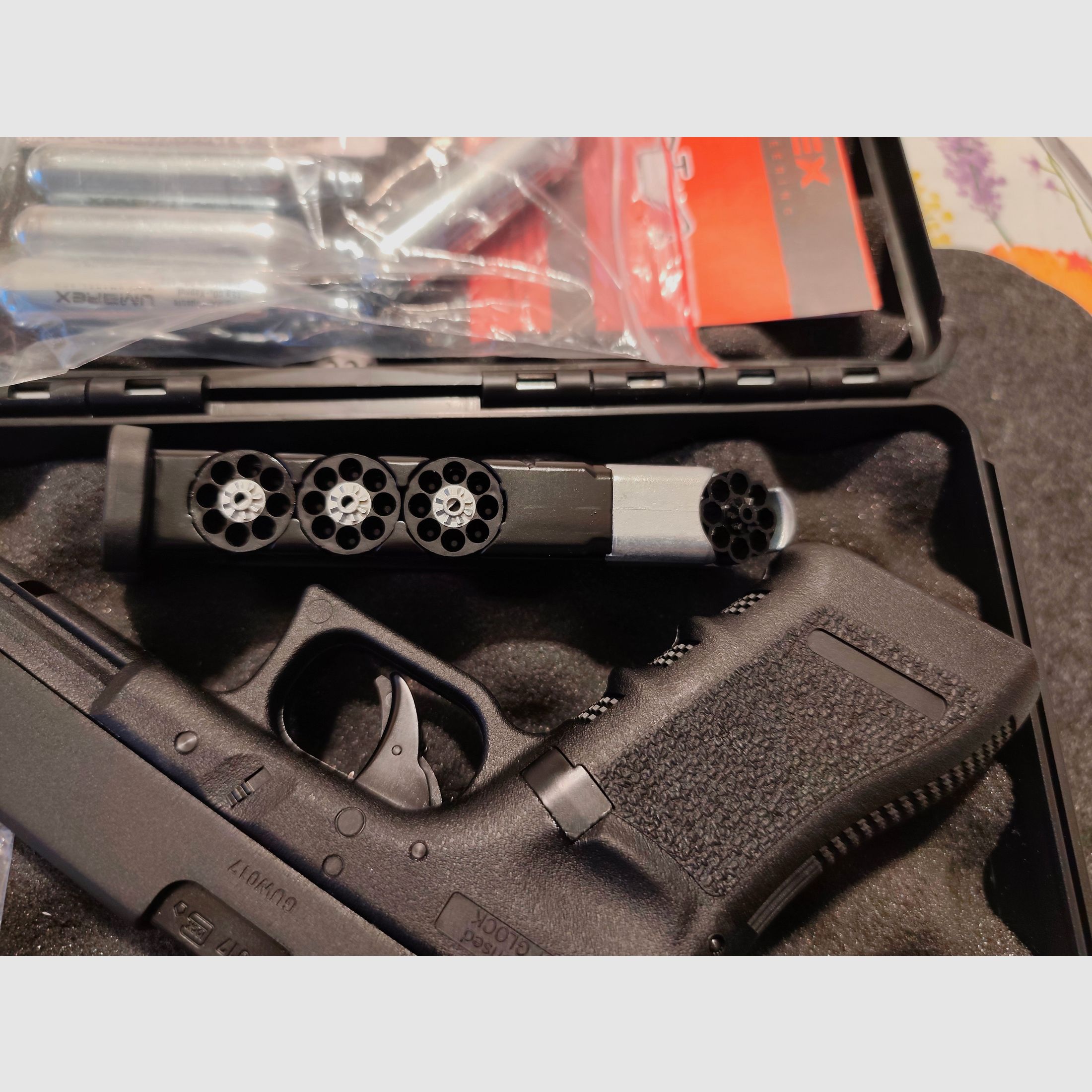 Glock 17 CO2 GBB pistol (caliber 4.5mm)