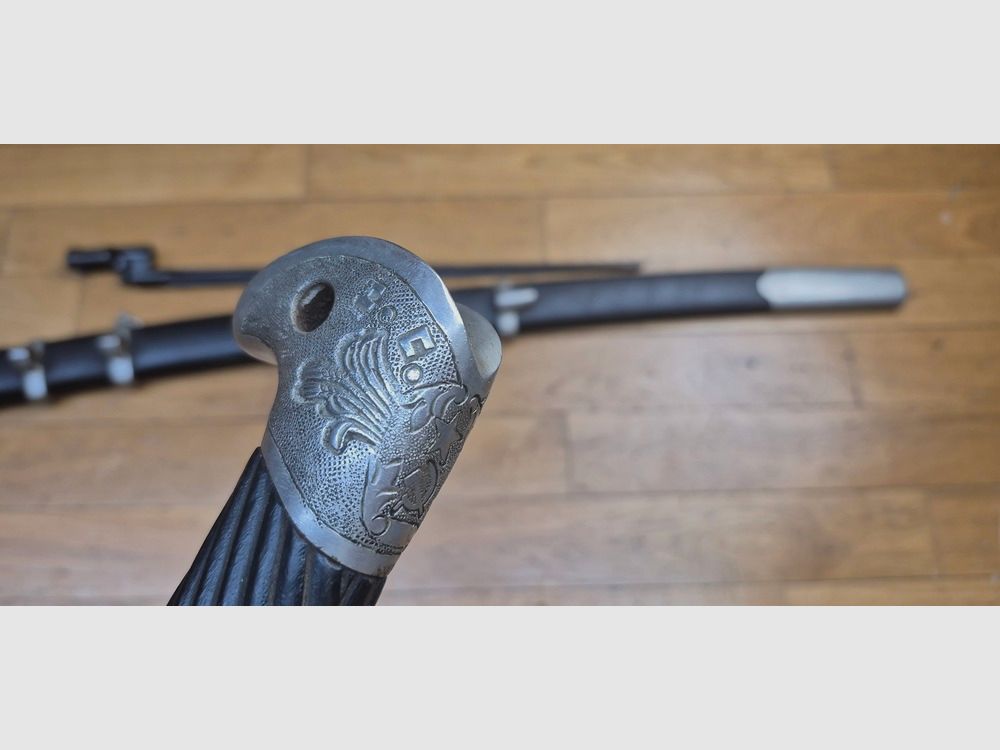 Zeer mooie Sovjet 'Cossack' shashka model 1927 - Zeldzaam troepwapen met witte verchroomde beslag (en niet messing) voor de NKVD - Standaard lemmet met enkele groef en diepe rechte hiel - Arsenal van Zlatoust in 1936 - Homogene acceptatiestempels - Conform en origineel troepmodel schede - TBE+, afbeelding 26 van 32