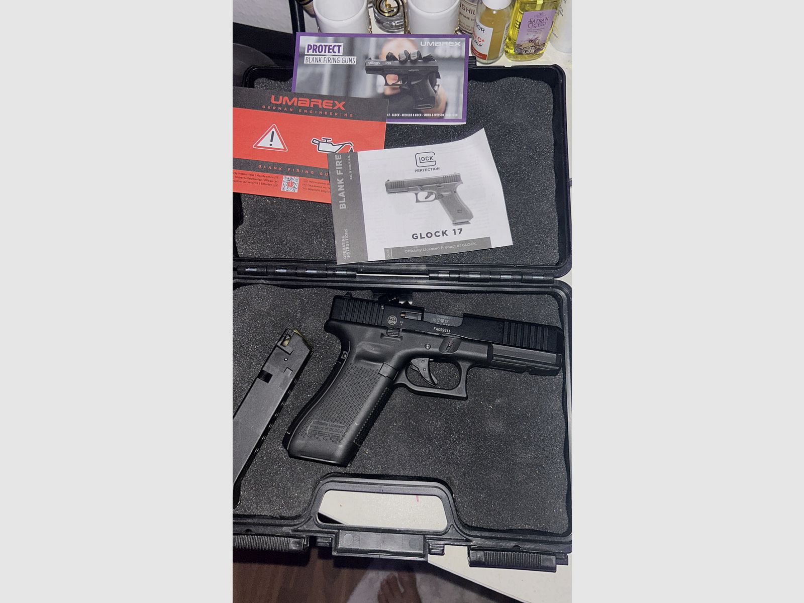 Glock 17 Gen5 blank firing pistol 9 mm P.A.K black incl. gun case, firing cup, cleaning