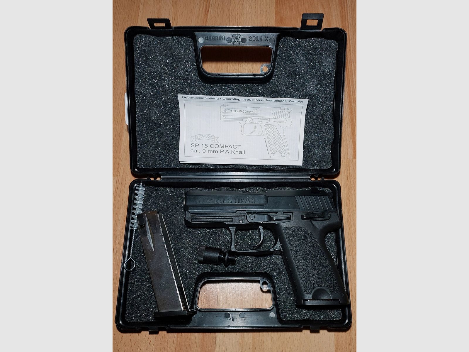 ME IWG SP 15 Kompakte Schreckschuss Pistole brüniert 9mm P.A.K. (876) mit 2 Magazinen