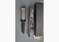 Tactisch tanto mes als nieuw met camouflage schede