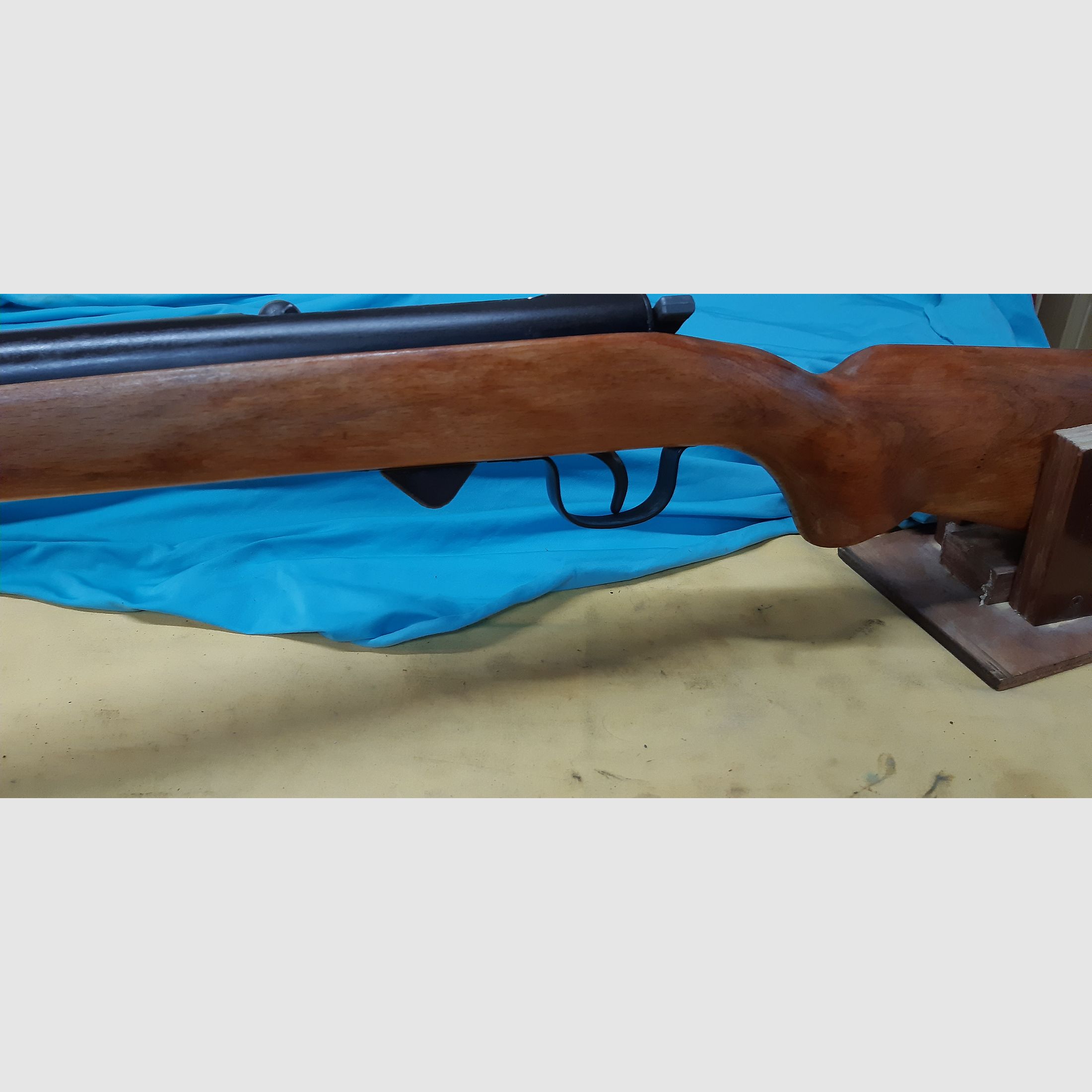 Karabinek pneumatyczny model Anschütz 275, w doskonałym stanie