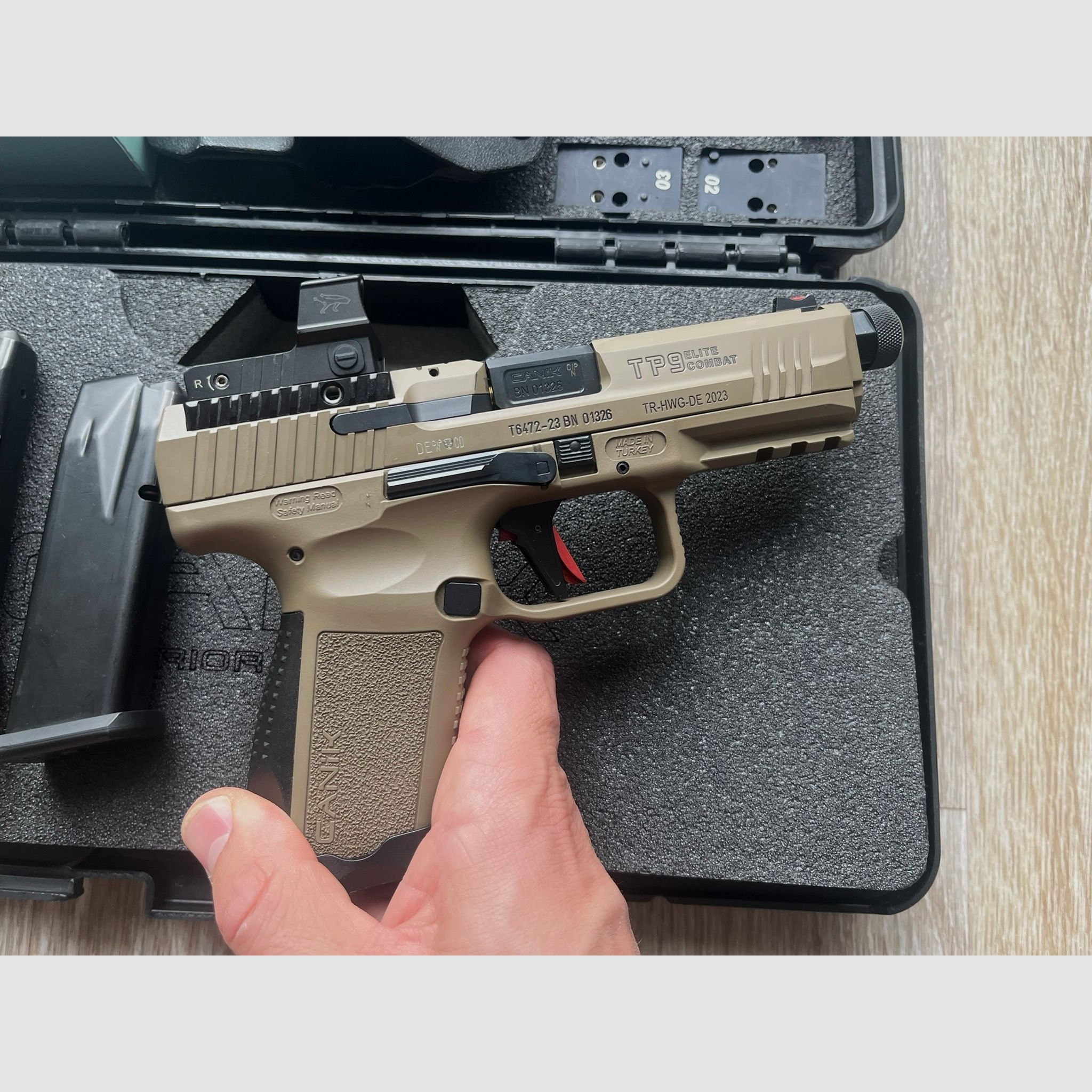 Canik TP9 Elite Combat FDE + Mecanik MO2 Red Dot