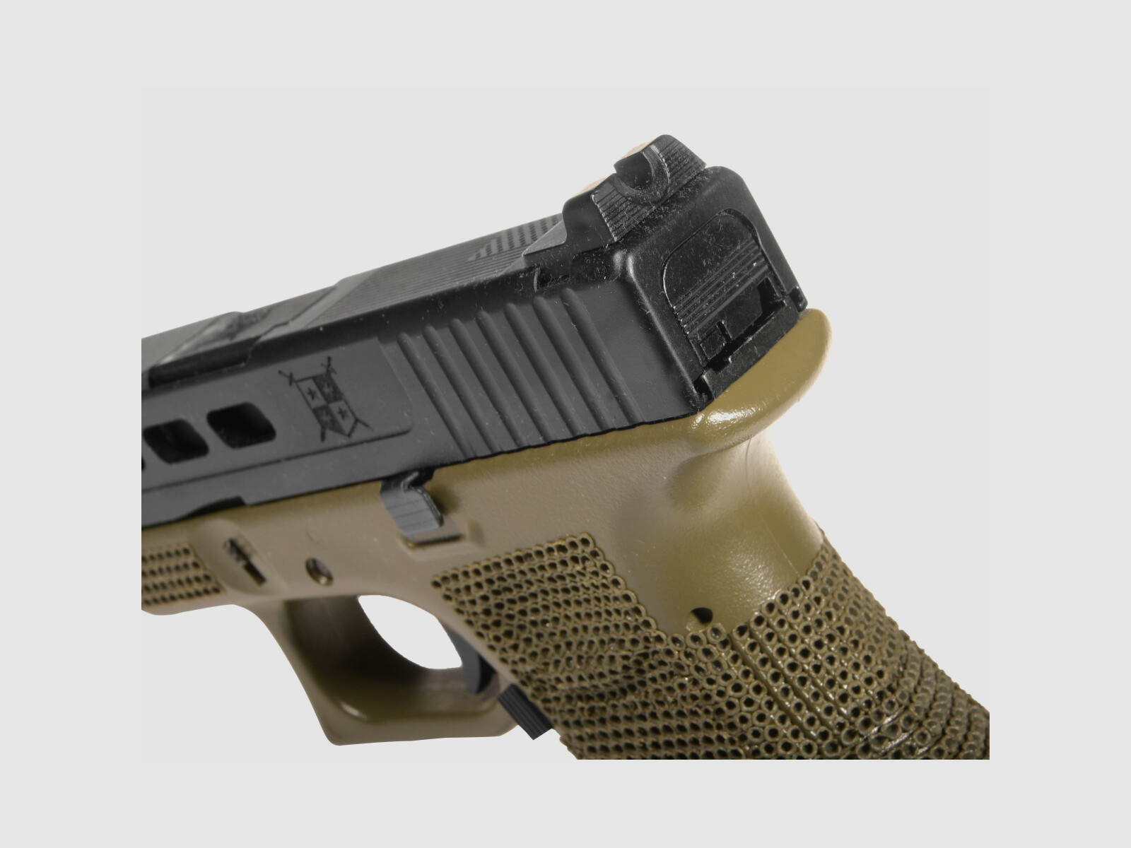 P06 GBB Airsoft Pistole in Oliv | Delta Armory