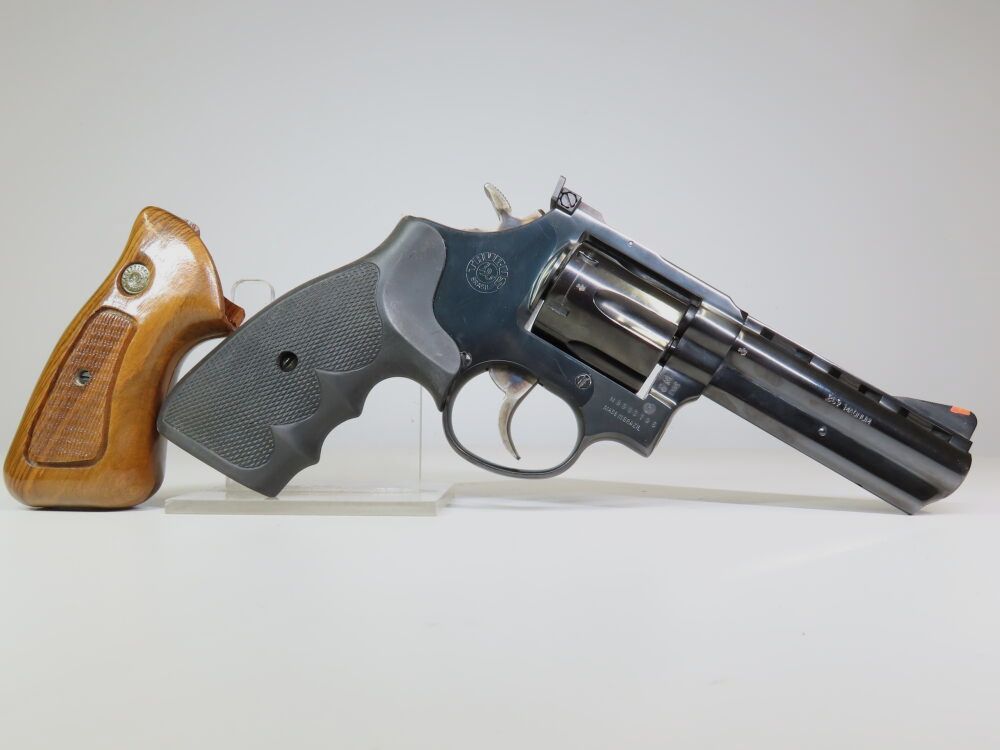 Taurus 689 en 4 pouces
