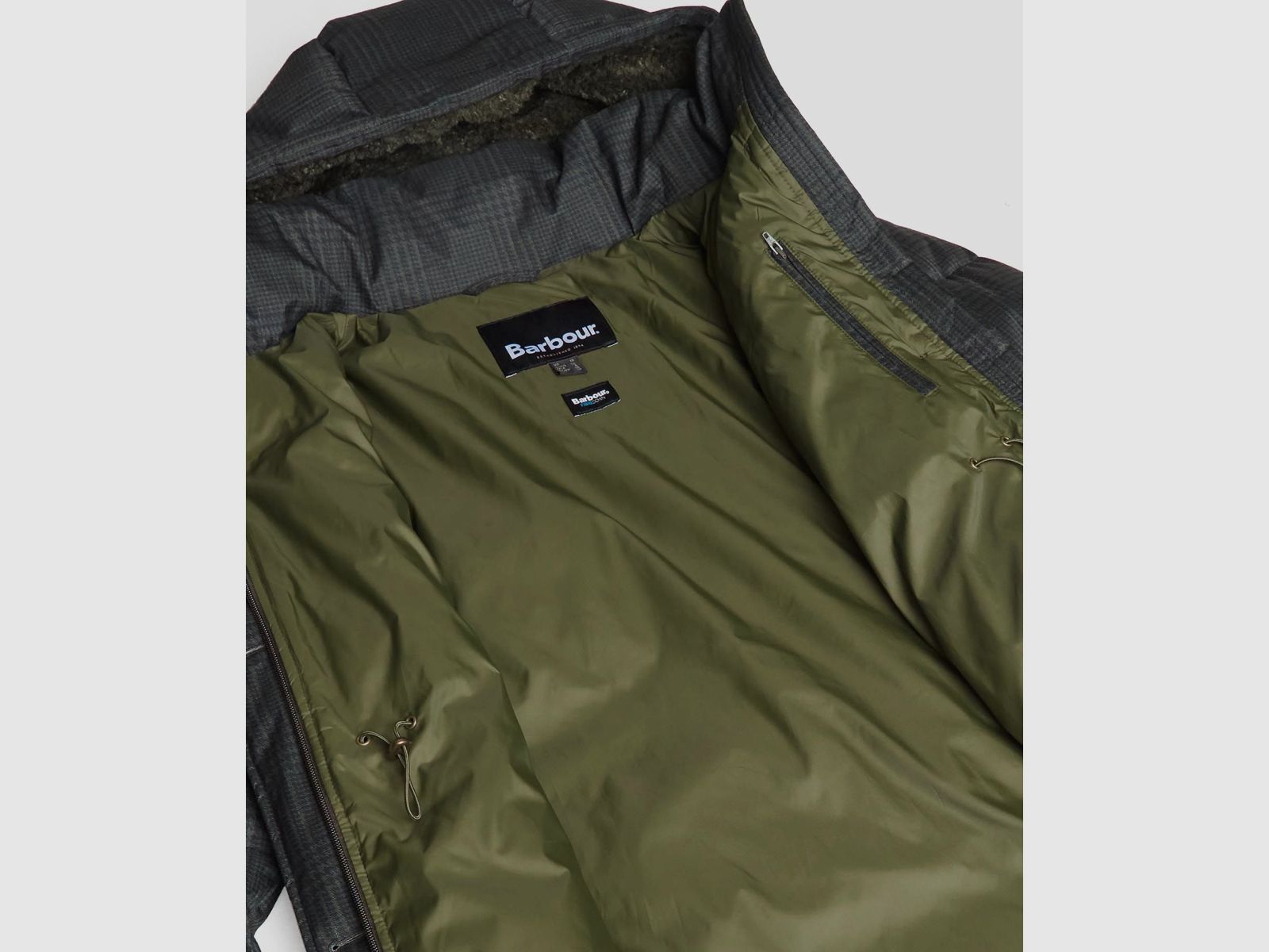 Płaszcz puchowy BARBOUR Herring Quilt w kolorze oliwkowym w kratę Prince Of Wales