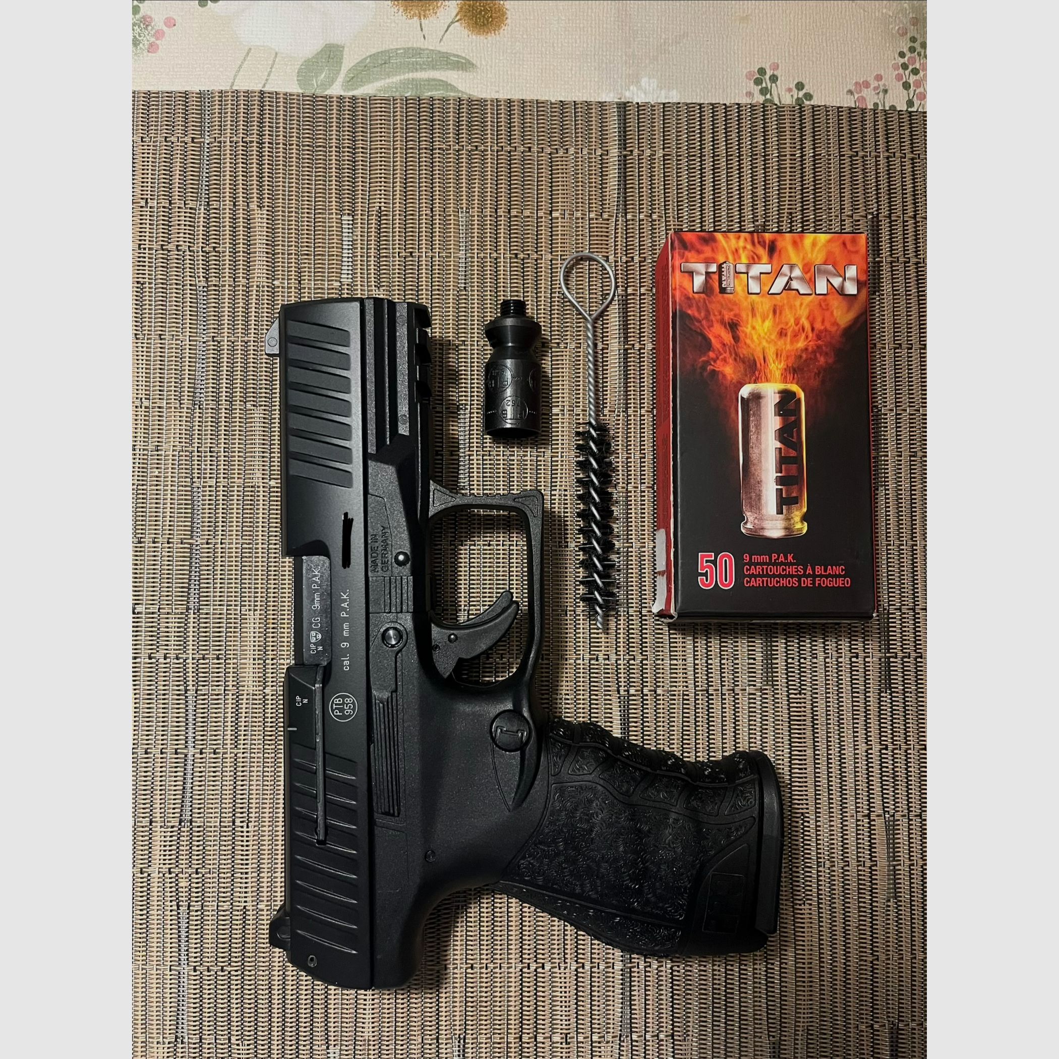 Walther PPQ M2 PTB 958 - 9 mm - P.A.K. - accessoires + munitions / pistolet à blanc, image 1 sur 5