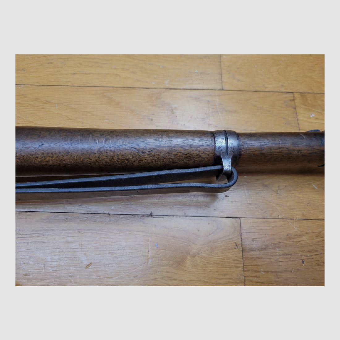 Très belle carabine K98 du début de III° Reich – Rarissime attribution Kriegsmarine Flotte de la Baltique – Fabrication S/42 Mauser de 1938 – frôle le monomatricule – Superbe tampons et poinçons bien lisibles – Mécanique impeccable – Très bon canon – Bretelle d&rsquo;origine – Très belle arme peu courante en TTBE, image 15 sur 37