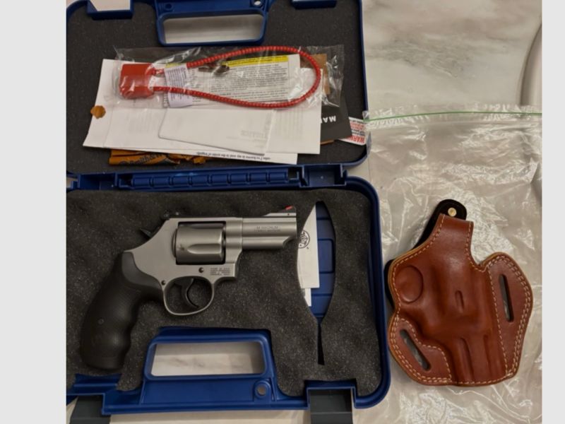 Brandneues S/W Mod 69 44 Magnum