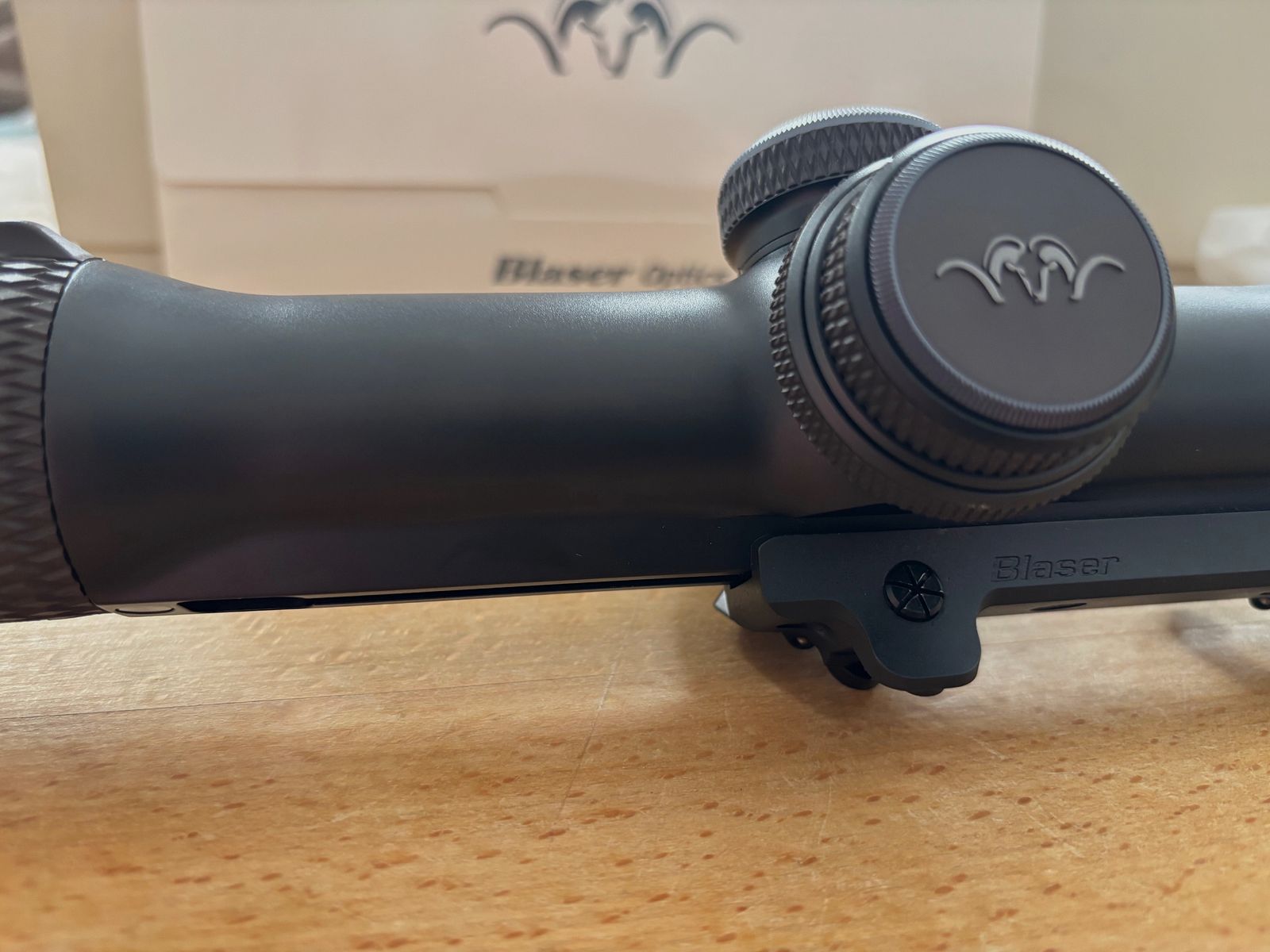 Blaser B1 2,8-20x50 mit Blaser Sattelmontage und Präzise Jagen Adapter