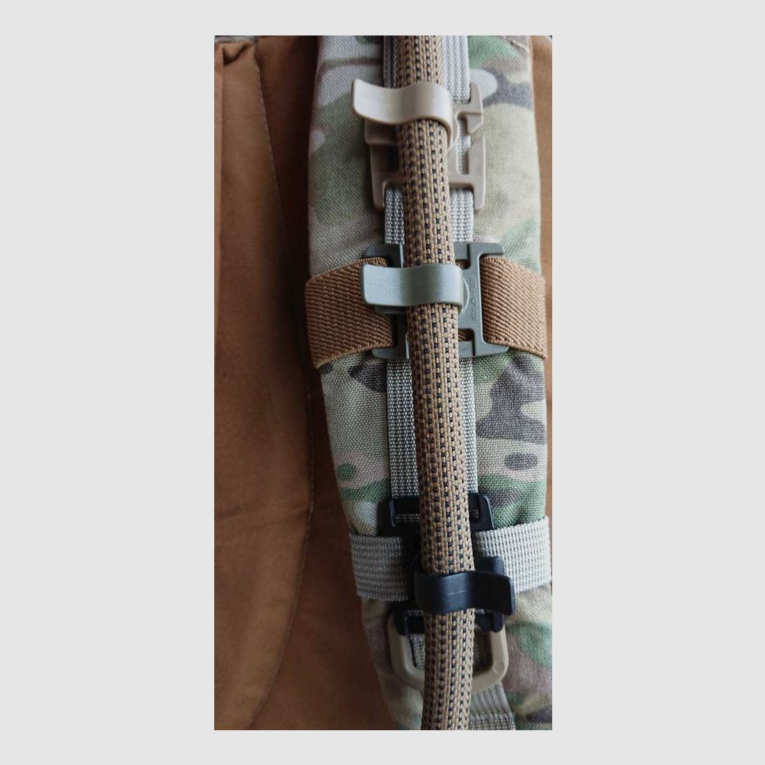 HYDRATION TUBE HOLDER COYOTE