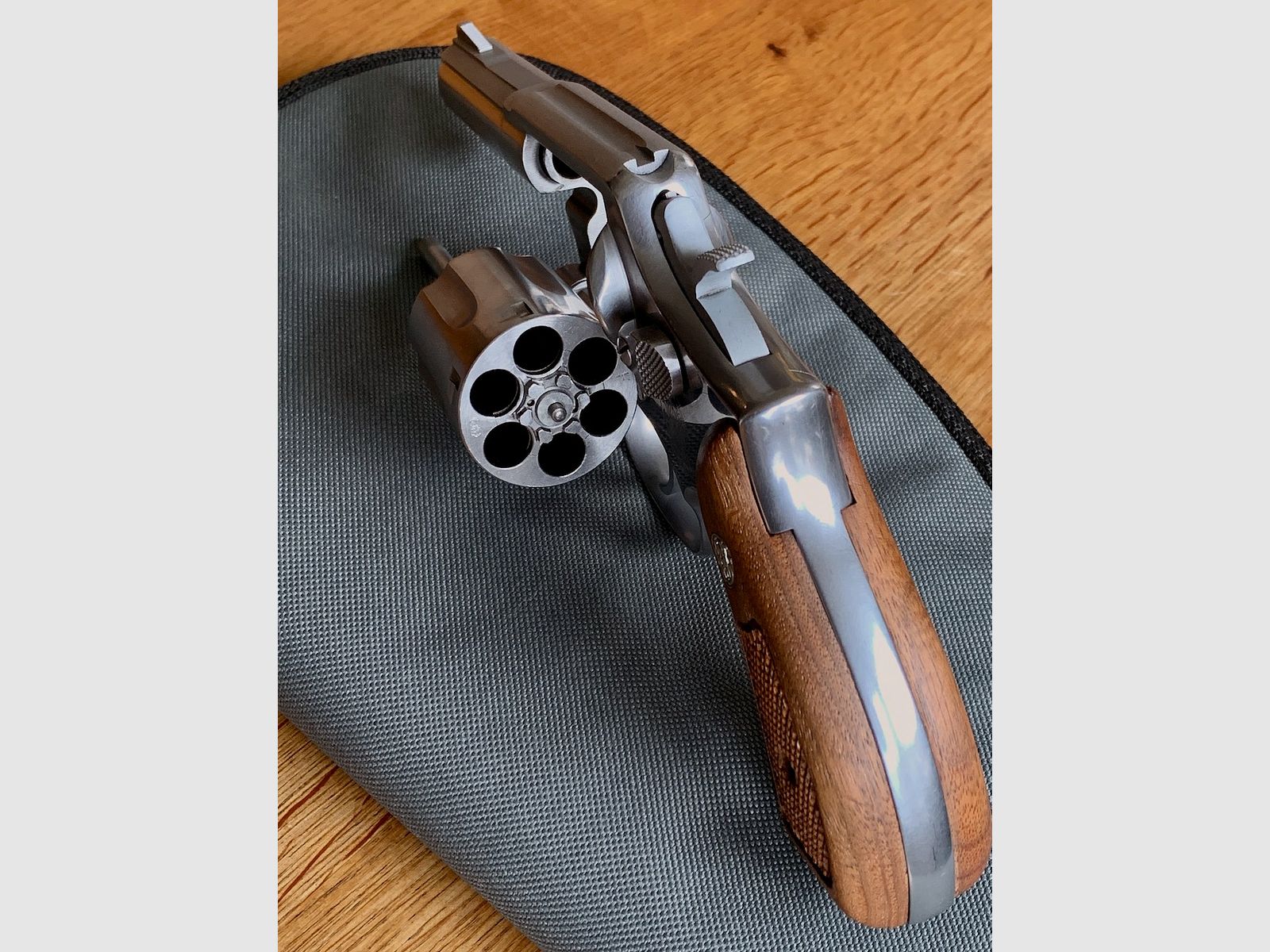 Smith & Wesson Revolver Mod. 65-5 – .357 Magnum – 3" barrel – in excellent condition + extensive accessories