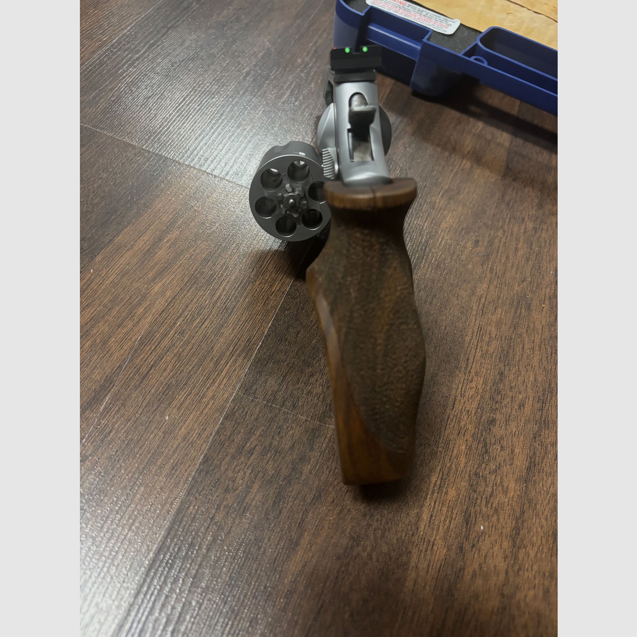 S&W 686 Security Special 4” – .357 Magnum – wie neu, nur 100 Schuss!