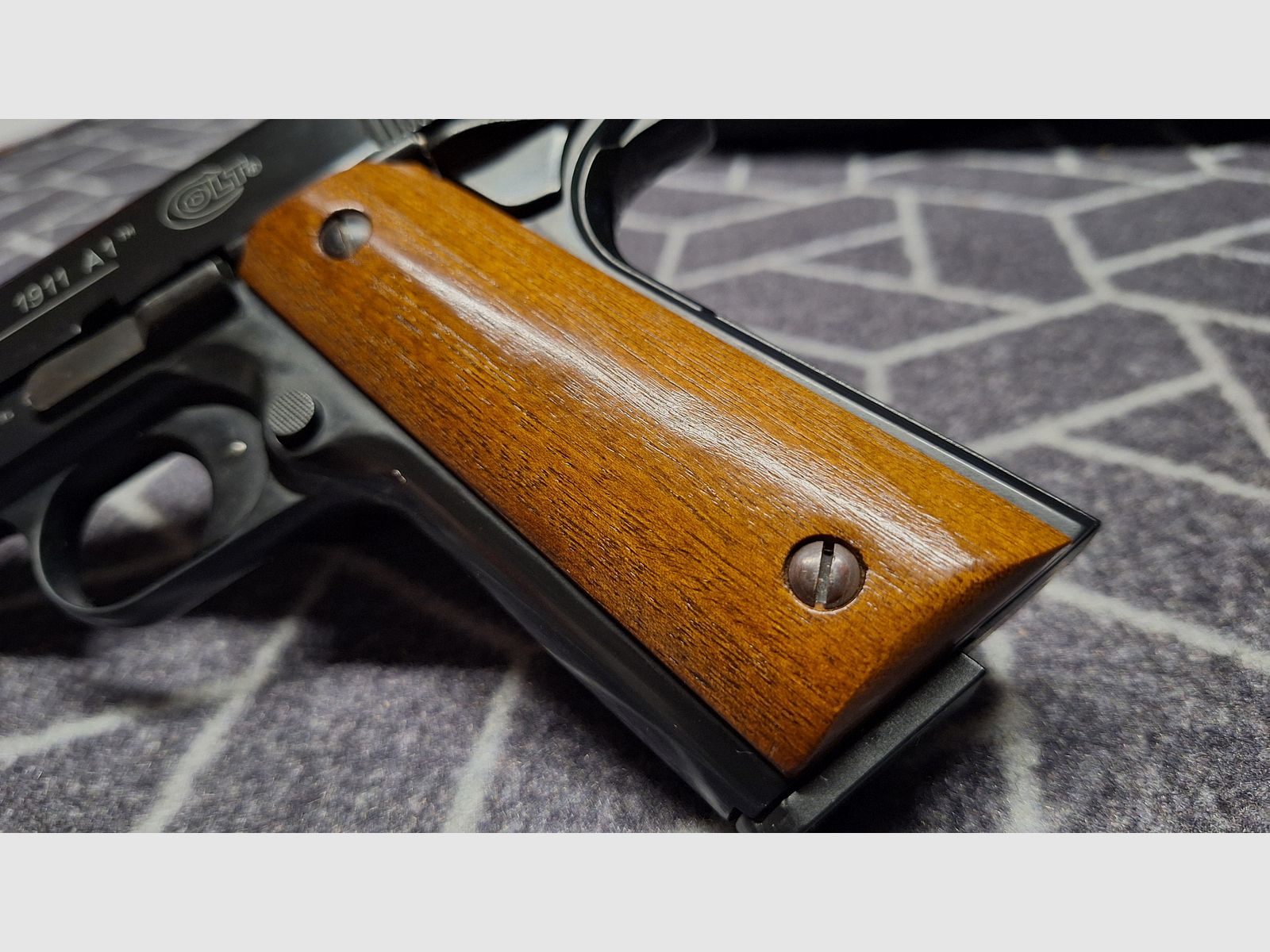 Colt Government 1911 A1 SRS pistol black wooden grips 9 mm P.A.K. new!