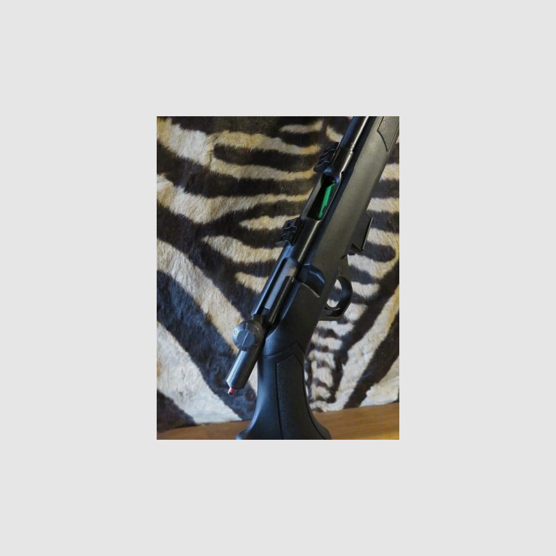Repetierbüchse MOSSBERG PLINKSTER 817 schwarze Kunststoff Kal.17HMR Lauf 53,5 cm gewinde, Bild 8 von 8