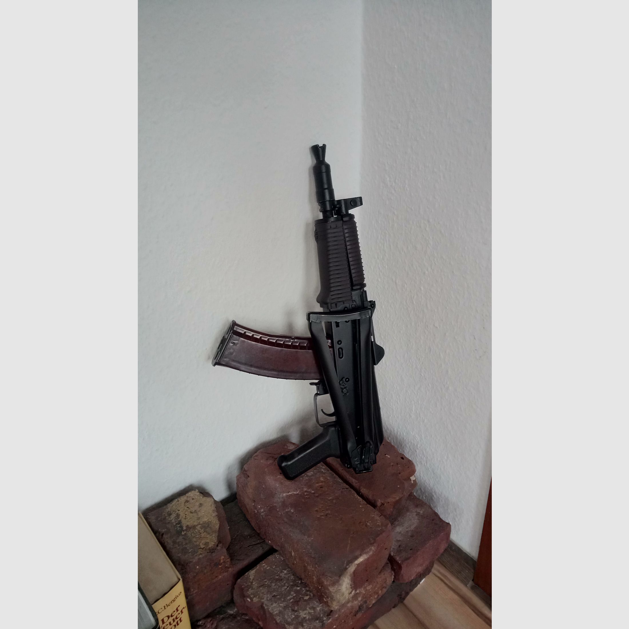 AK74 Tula Plum Deko Magazin (unbrauchbar/deaktiviert) für Yunker AKS-74u der russ-guns-de MWM Gillmann GmbH // Co2 AKSU Krinkov