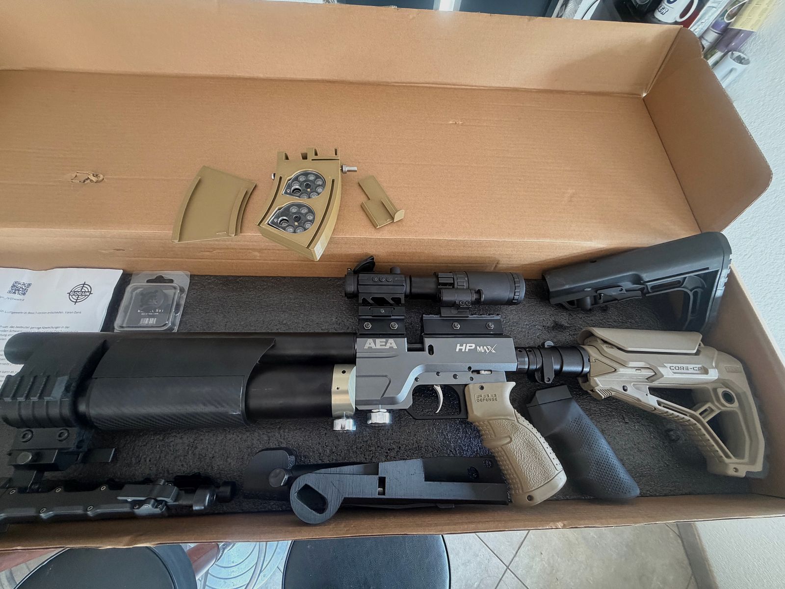 AEA HP-Max MK1 Cal .35 (9mm) F-Luftgewehr – Azione a pompa, RED-DOT + ingranditore, Configurazione tattica
