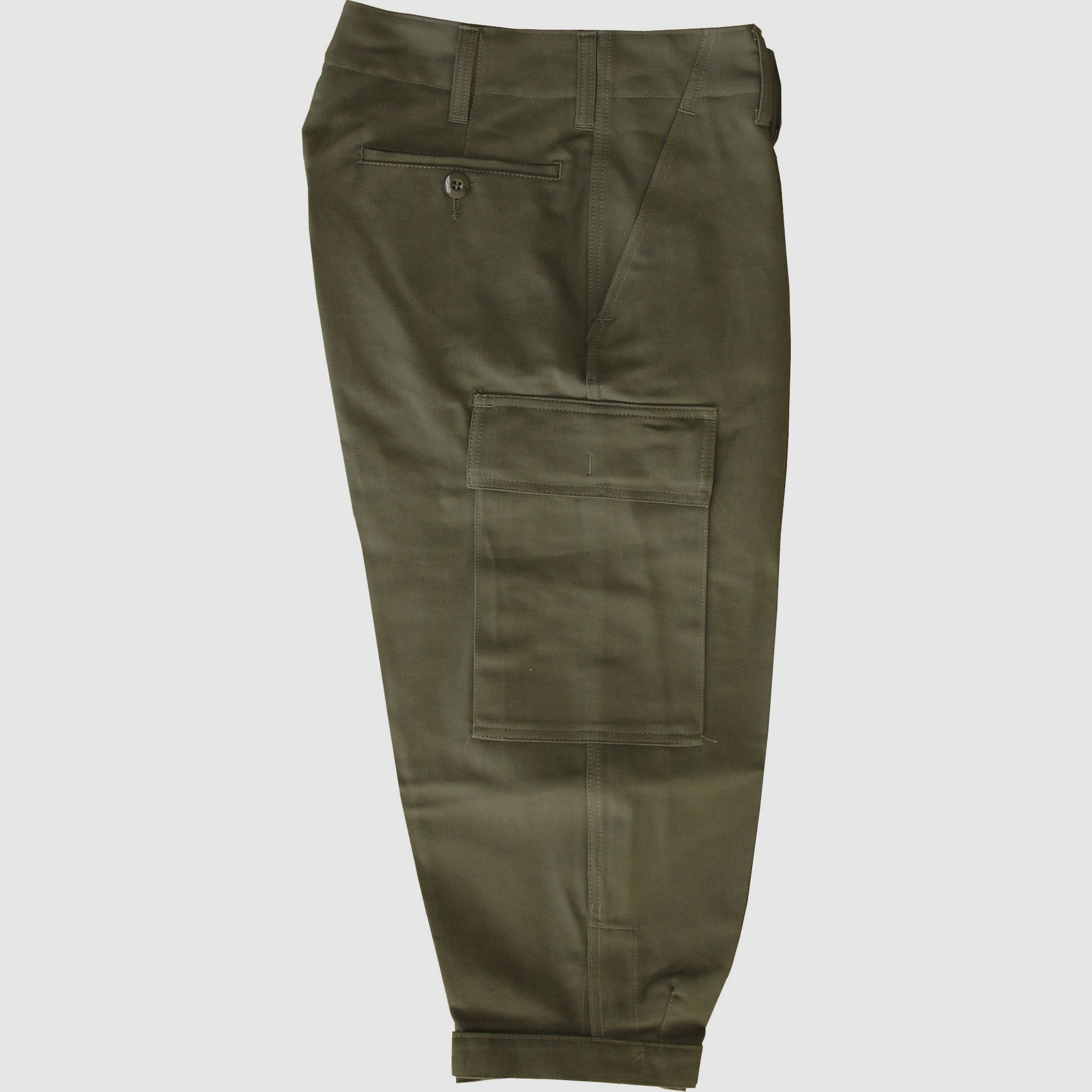 BW knee-length trousers