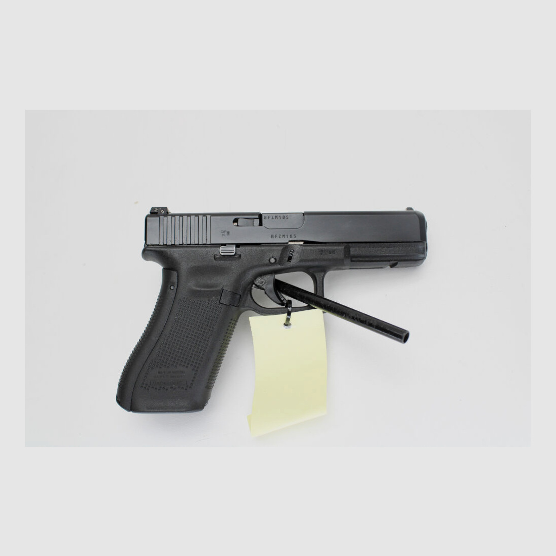 Pistola Glock 17 GEN 5 Cal 9 Para con 4 cargadores y bolsa 9mm Luger