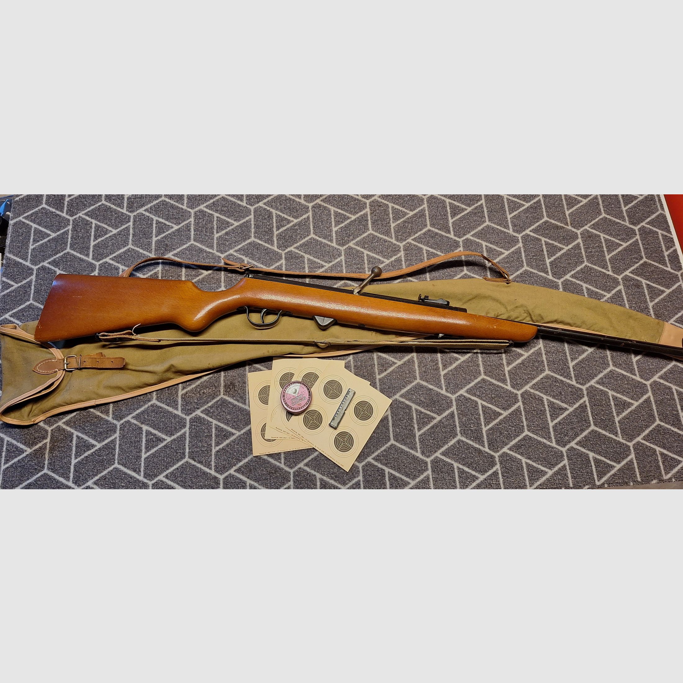 Haenel Suhl 310 air rifle with 12-round magazine + case!