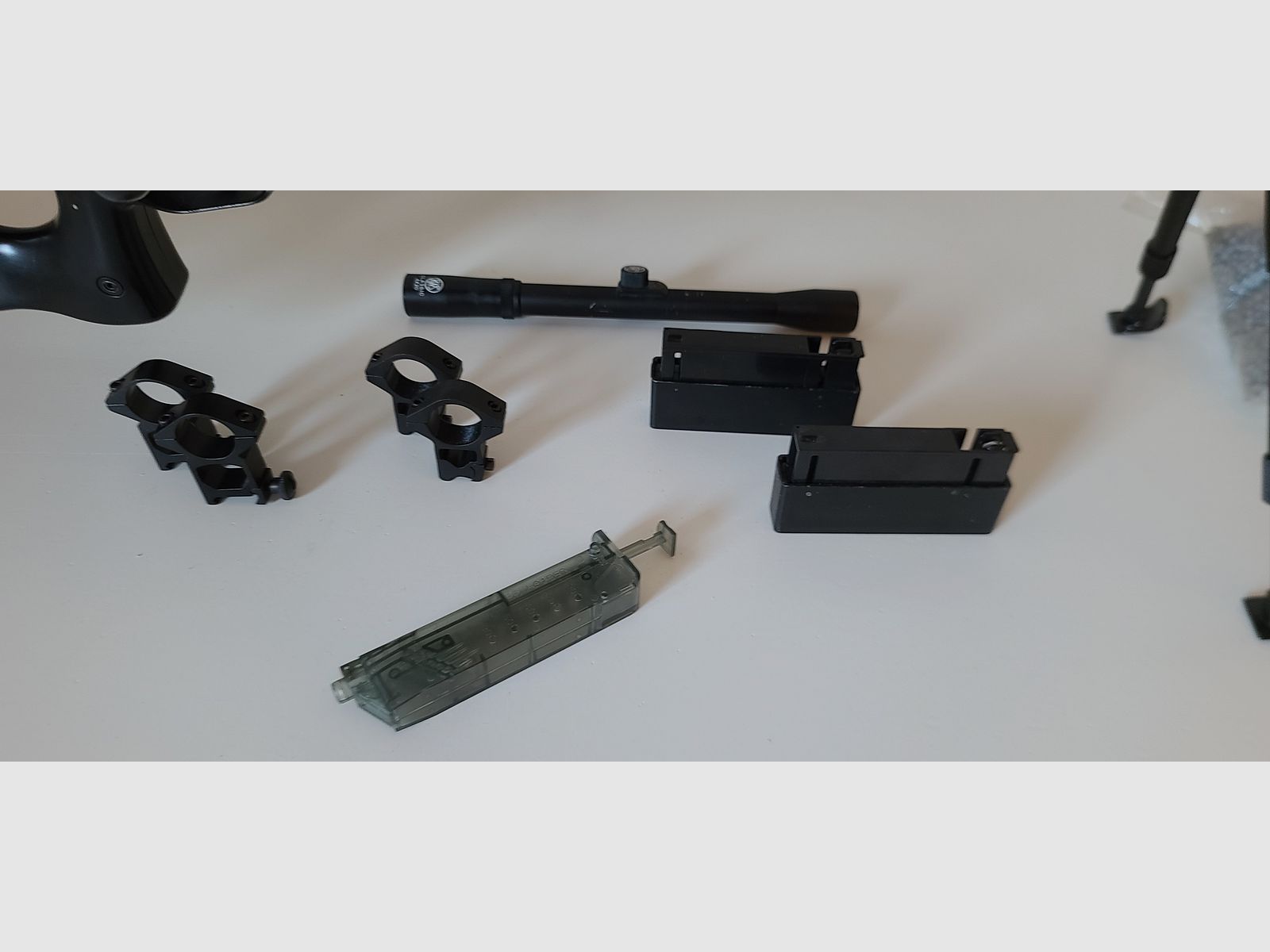 L96 Bolt Action mit 2 Magazinen